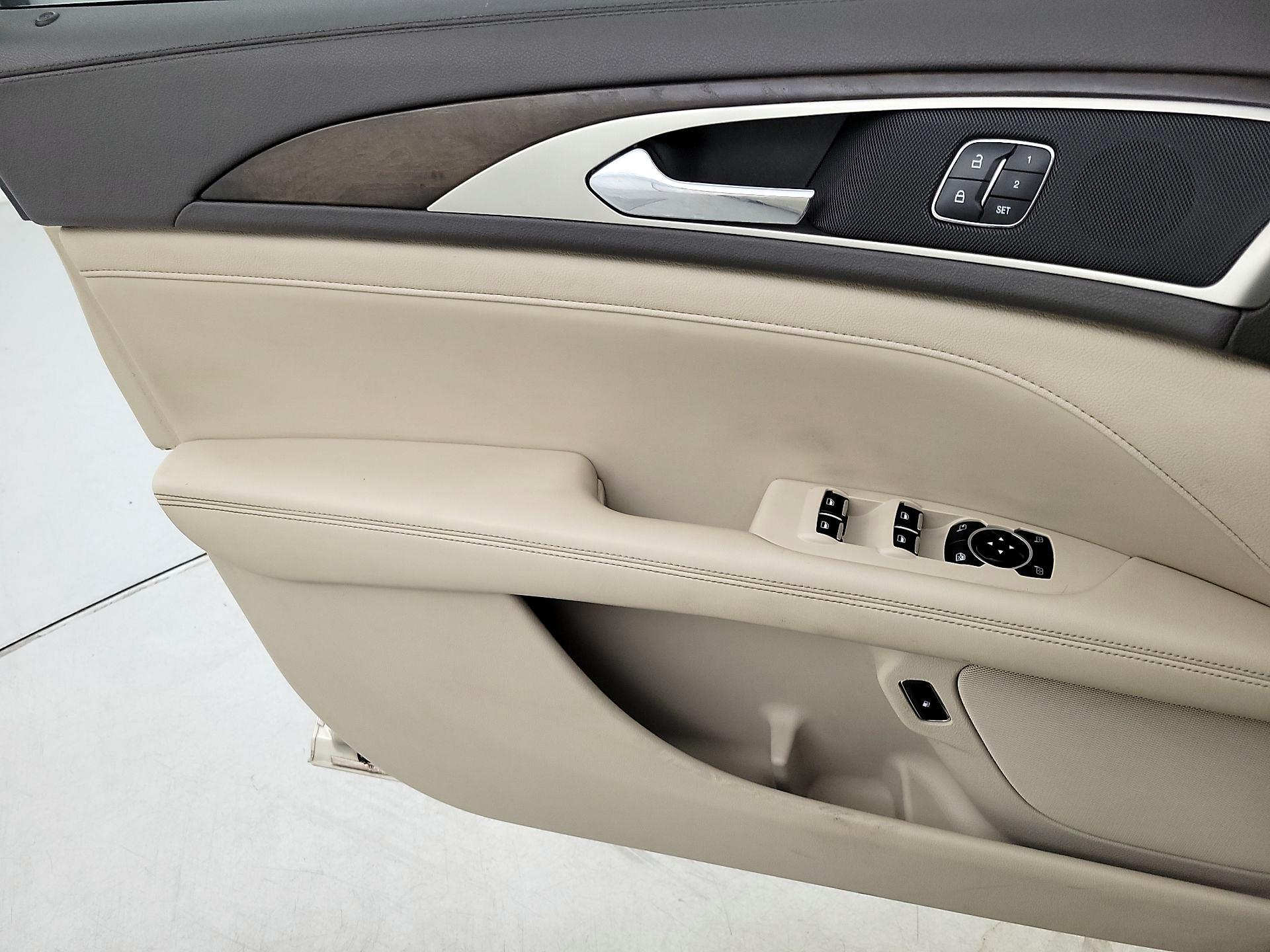 Thumbnail: 2017 Lincoln MKZ - 12