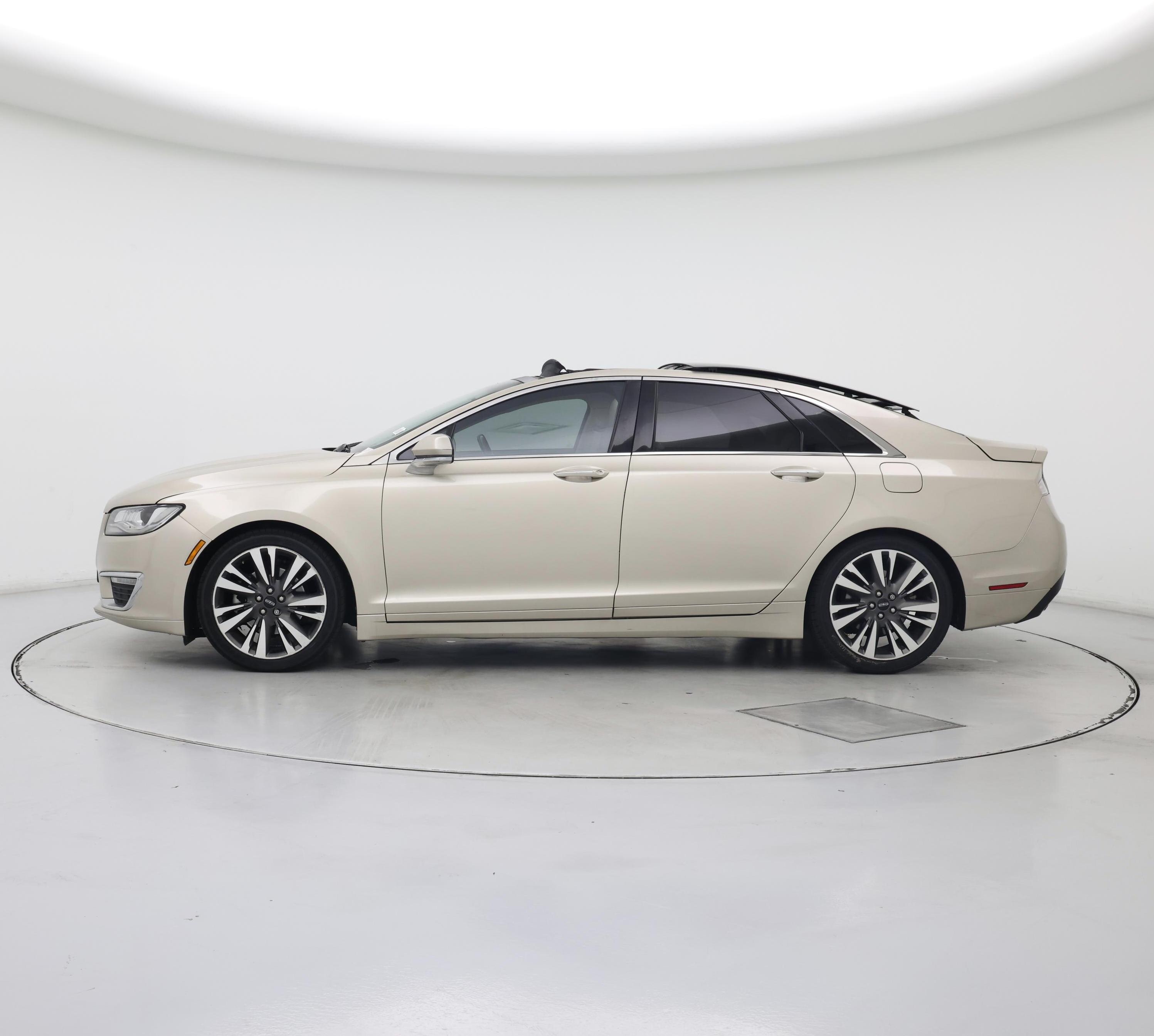 Thumbnail: 2017 Lincoln MKZ - 3