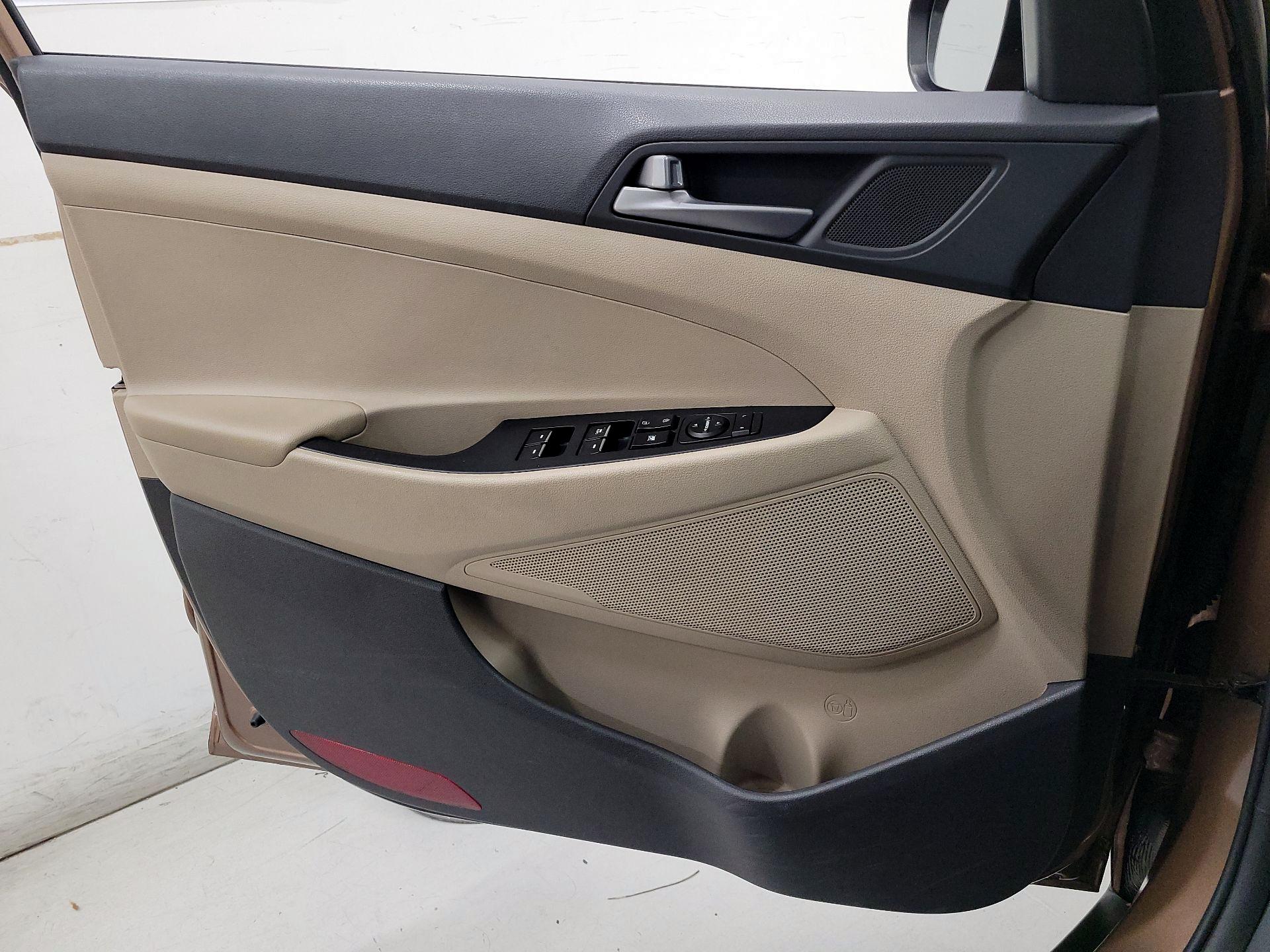 Thumbnail: 2016 Hyundai Tucson - 12