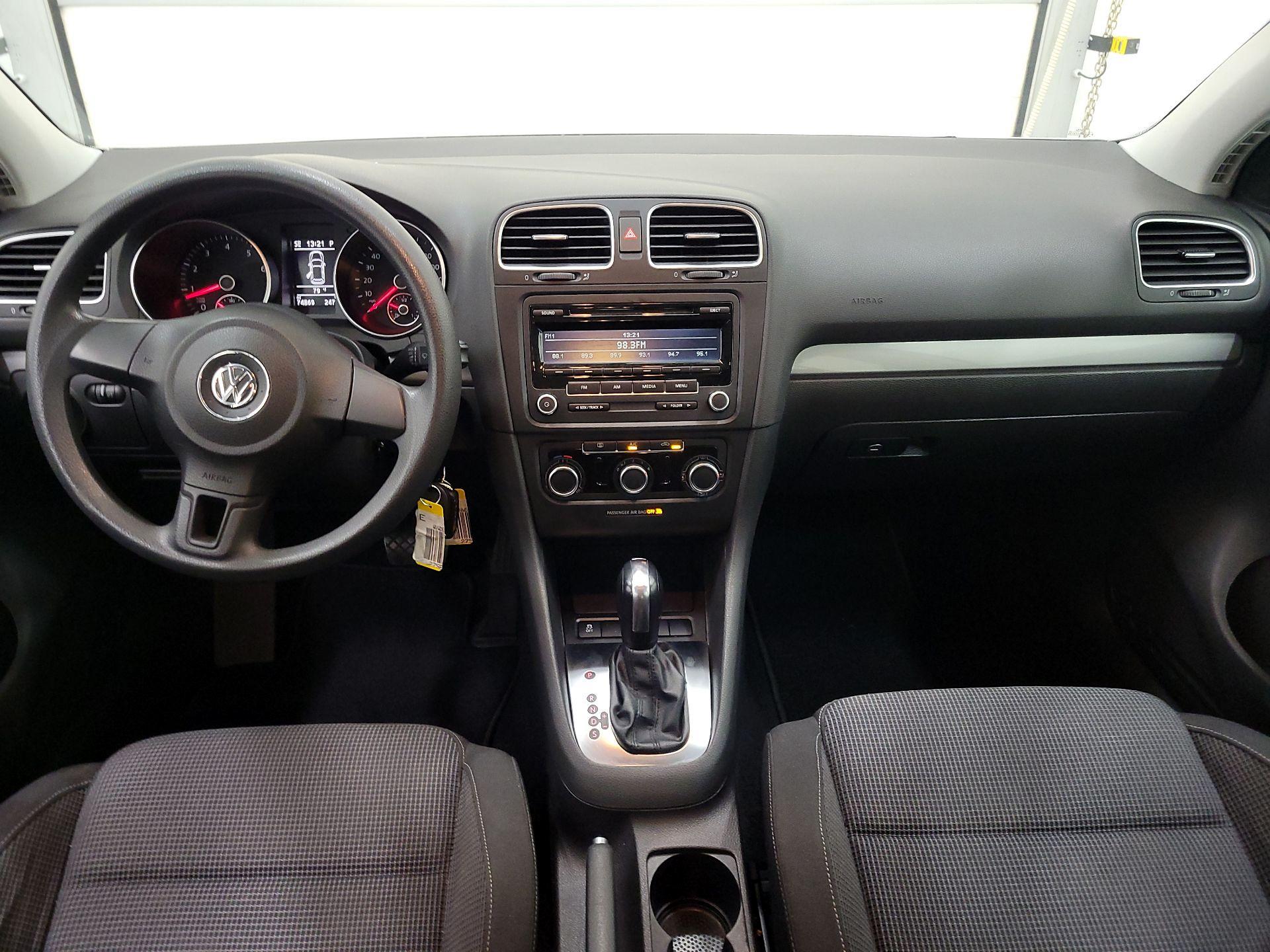 Thumbnail: 2013 Volkswagen Golf - 9