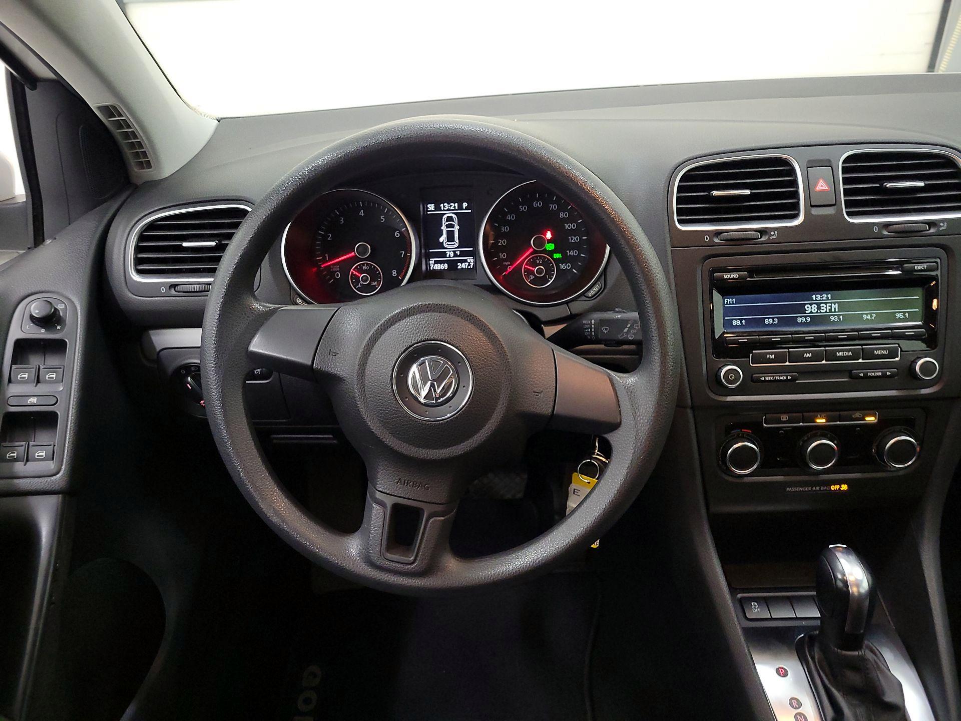 Thumbnail: 2013 Volkswagen Golf - 10