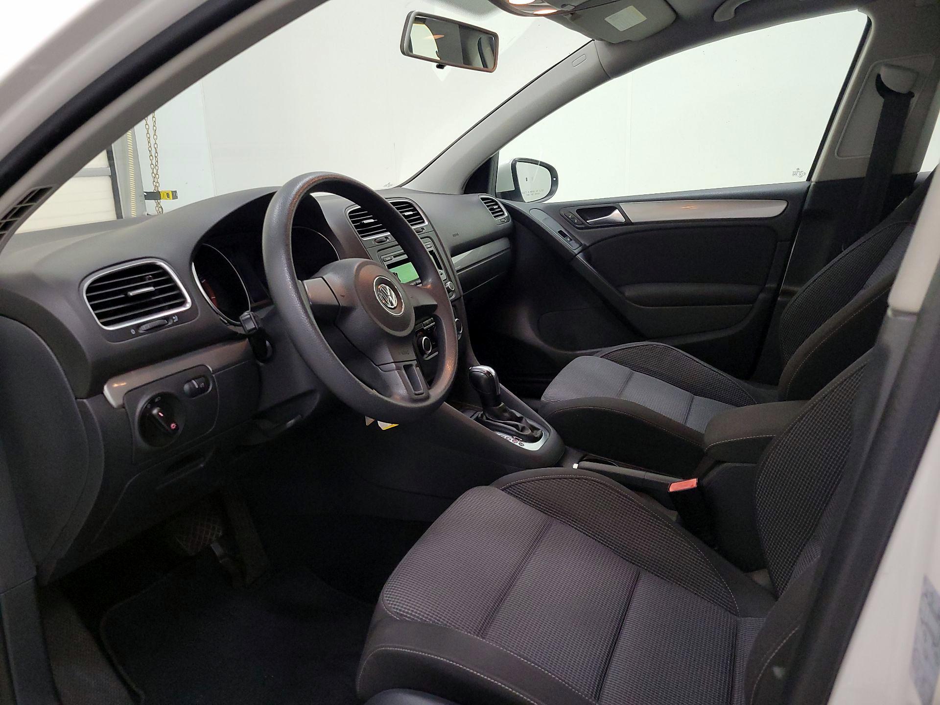 Thumbnail: 2013 Volkswagen Golf - 11