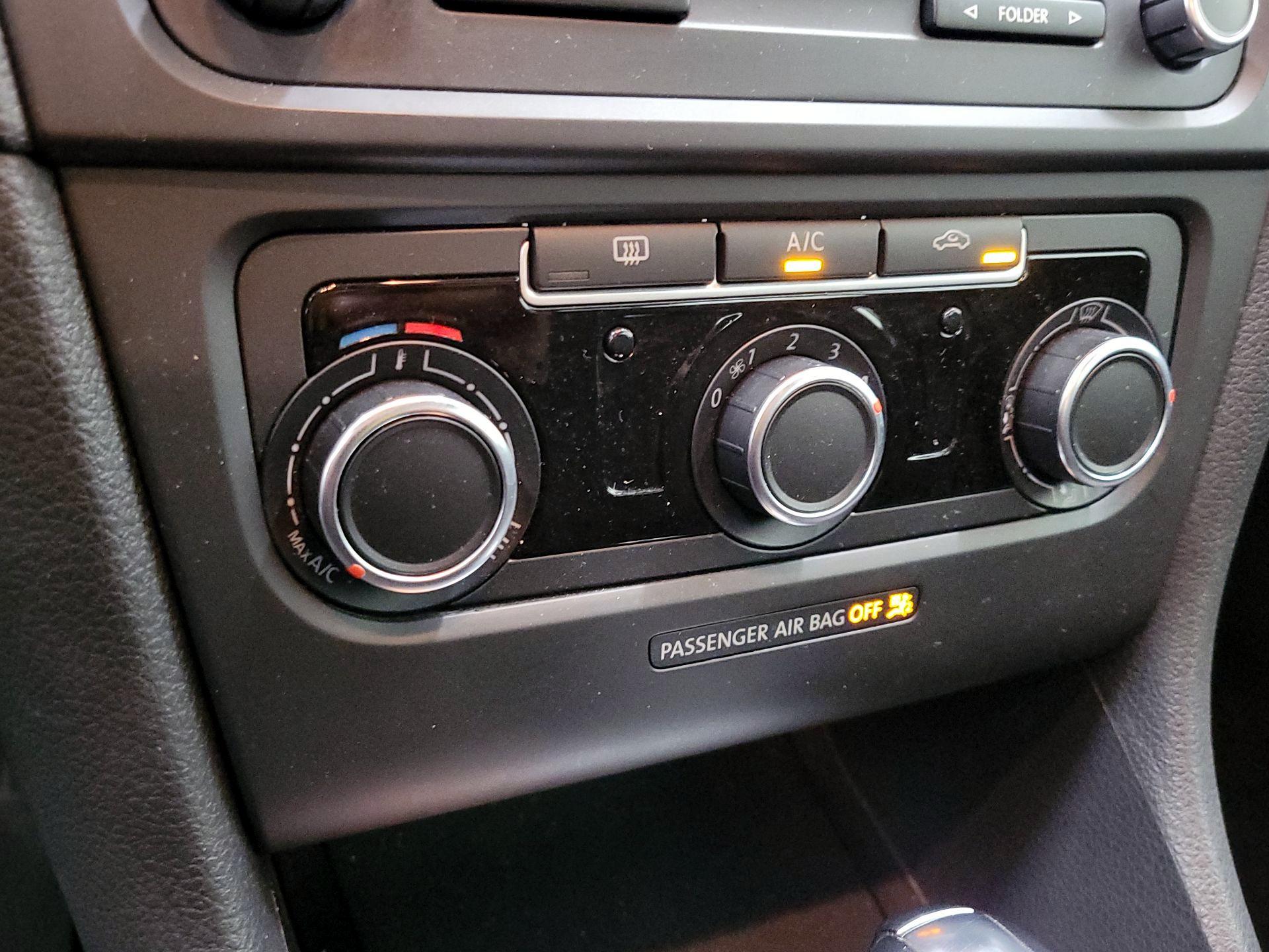 Thumbnail: 2013 Volkswagen Golf - 15