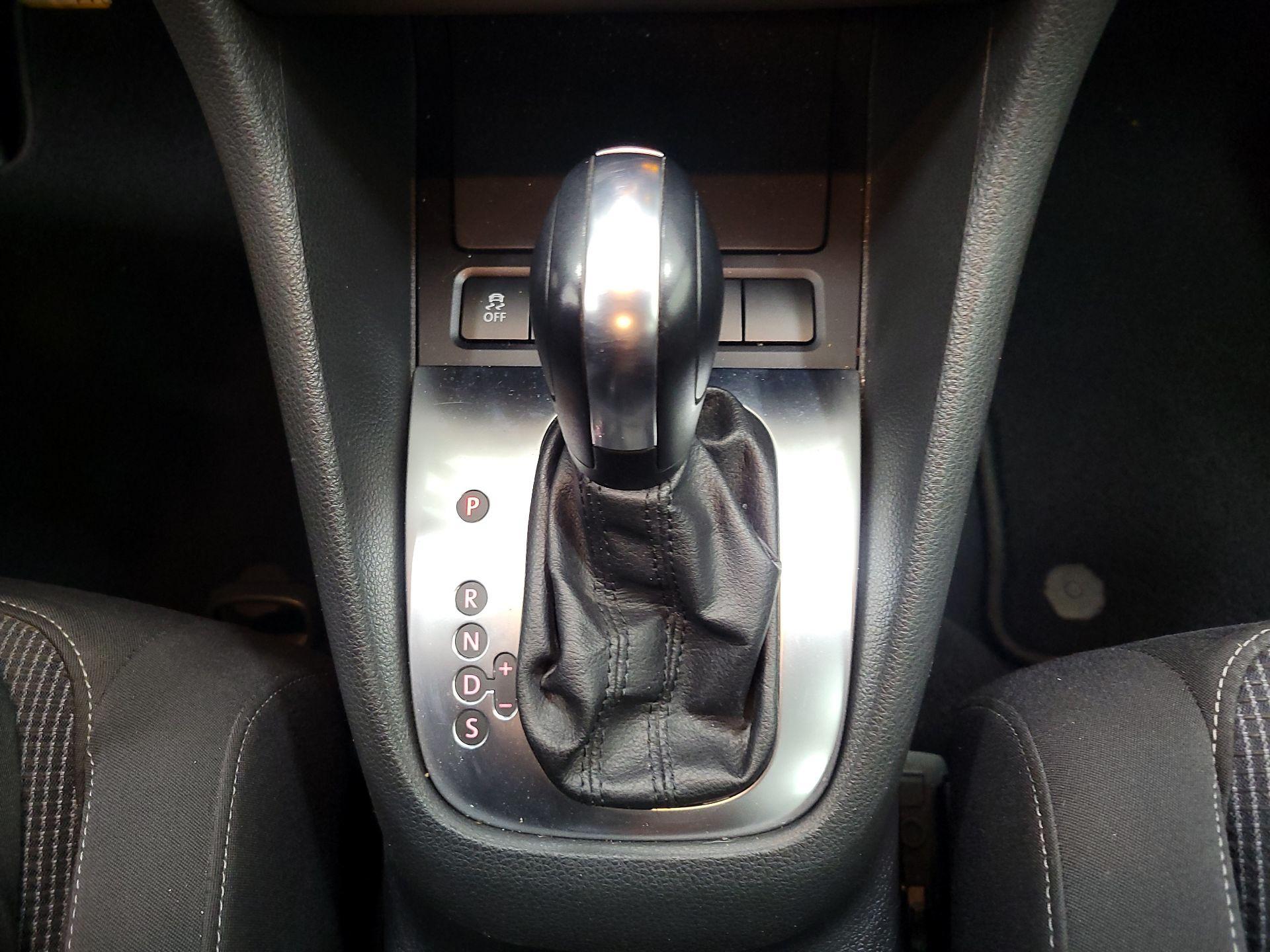 Thumbnail: 2013 Volkswagen Golf - 16