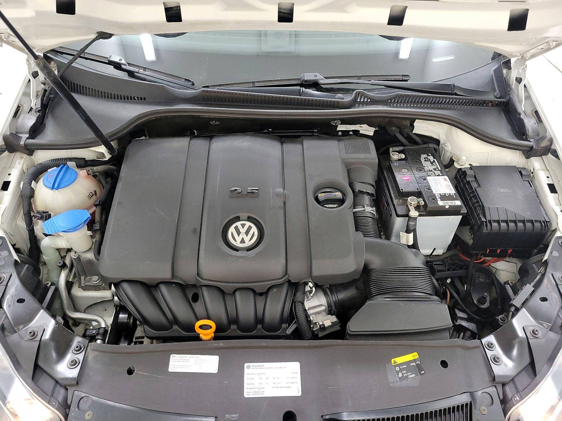 Thumbnail: 2013 Volkswagen Golf - 20