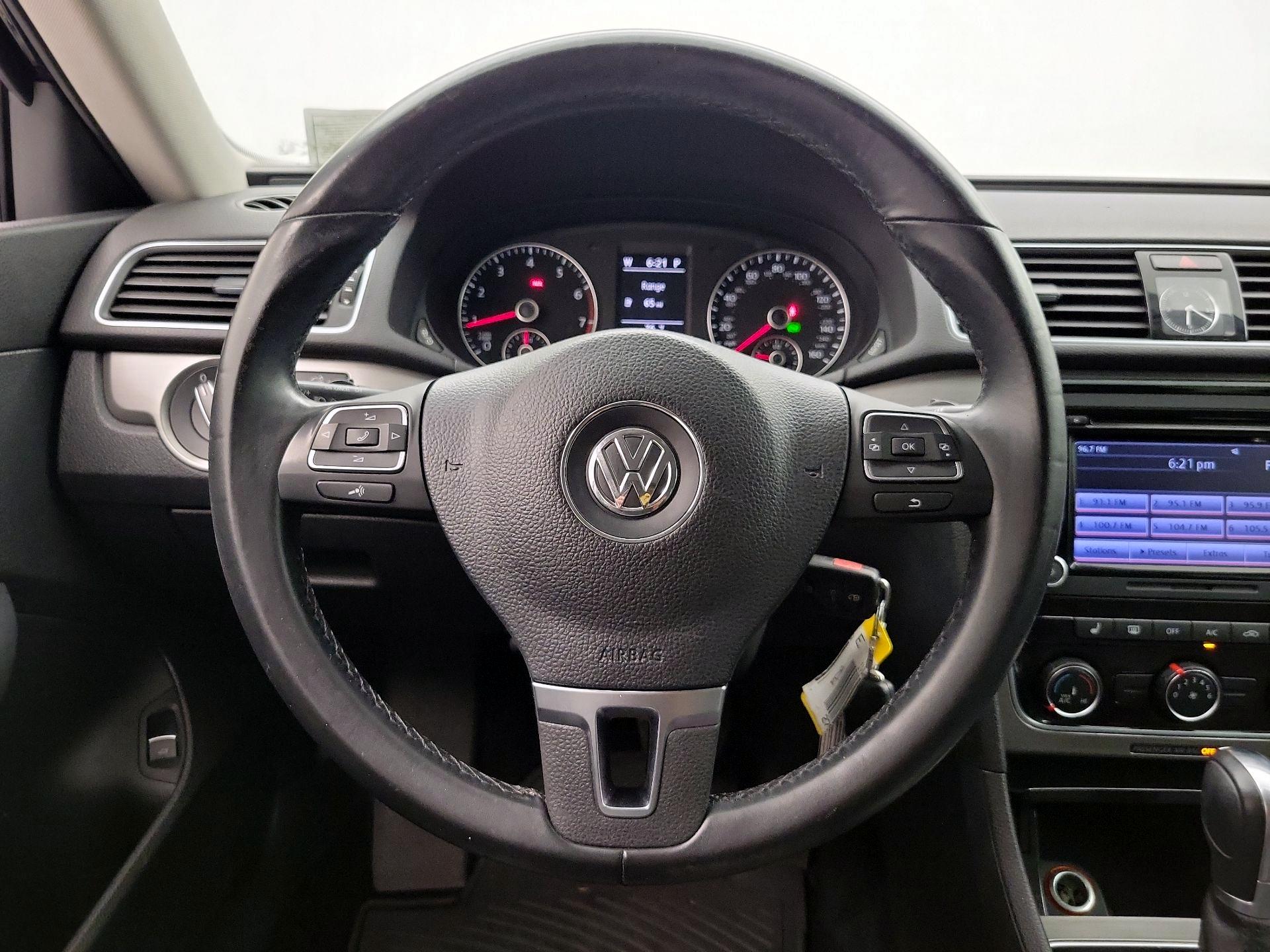 Thumbnail: 2014 Volkswagen Passat - 10