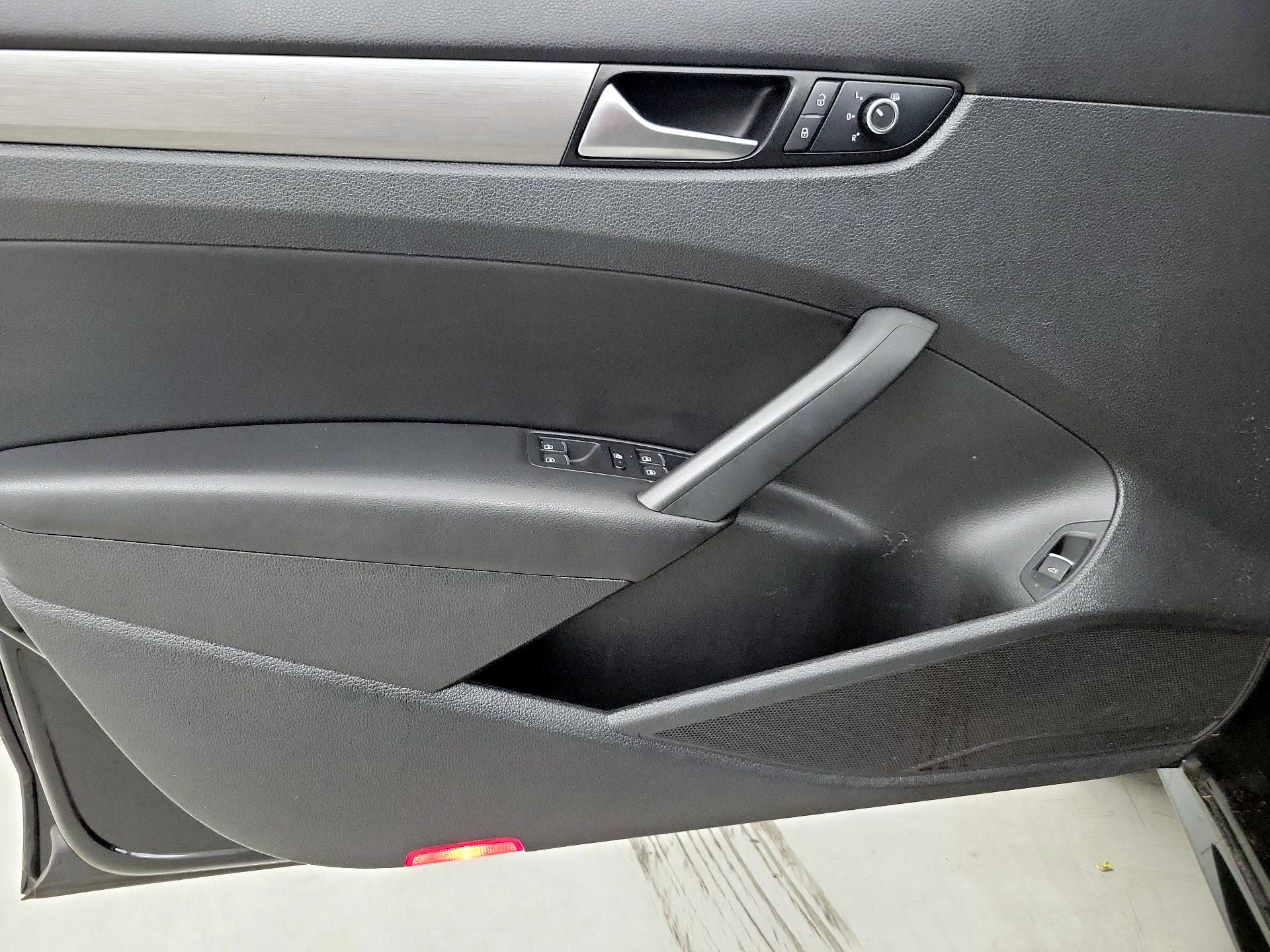 Thumbnail: 2014 Volkswagen Passat - 12