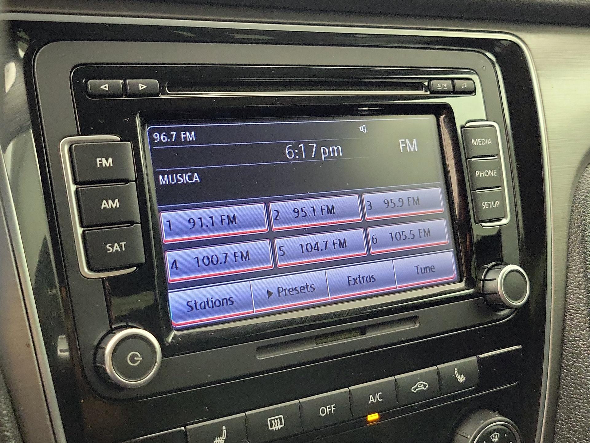 Thumbnail: 2014 Volkswagen Passat - 15