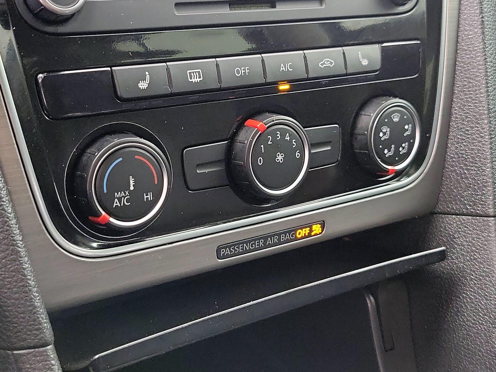 Thumbnail: 2014 Volkswagen Passat - 16