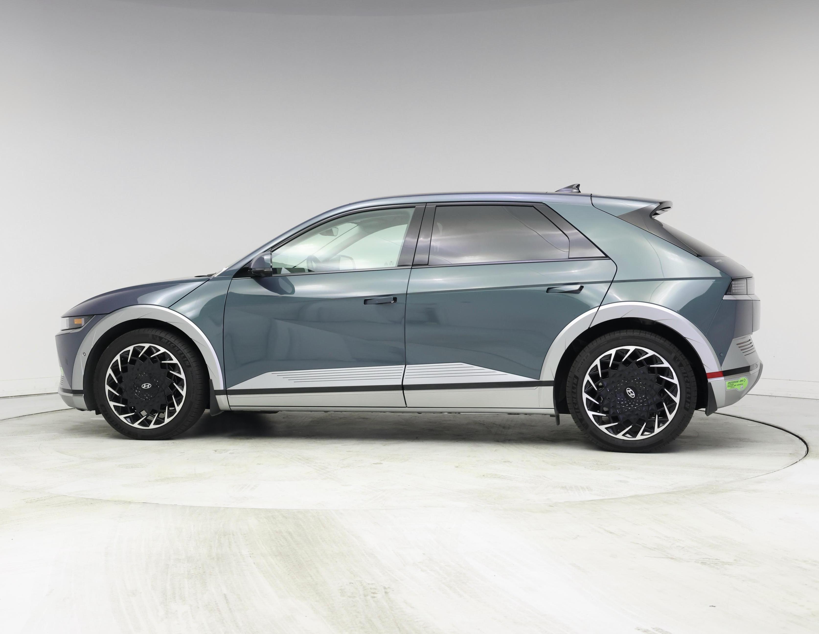 Thumbnail: 2023 Hyundai Ioniq 5 - 3
