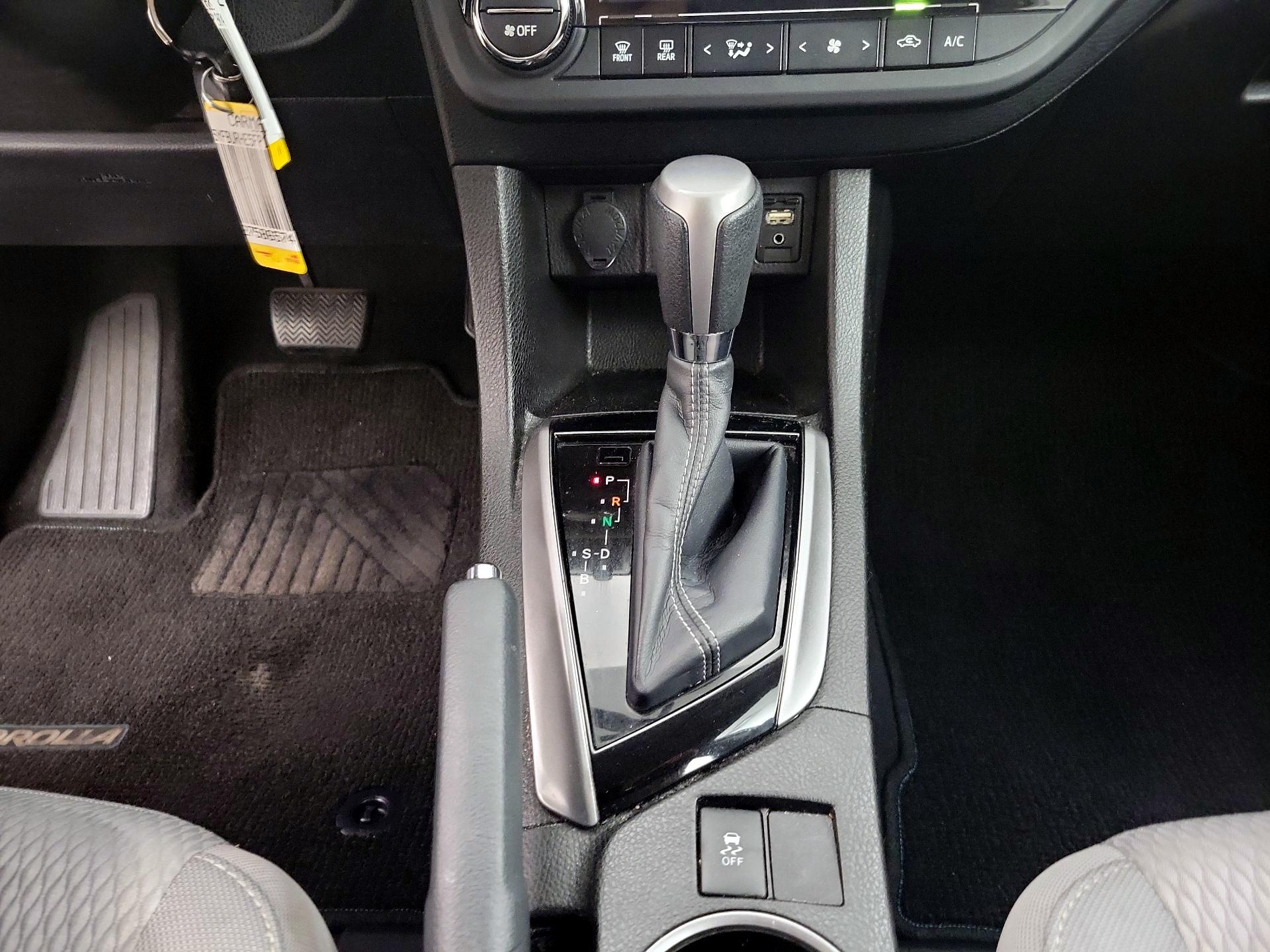 Thumbnail: 2015 Toyota Corolla - 17