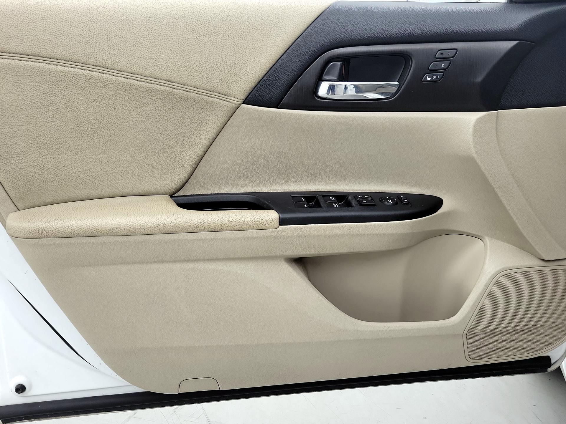 Thumbnail: 2015 Honda Accord - 12