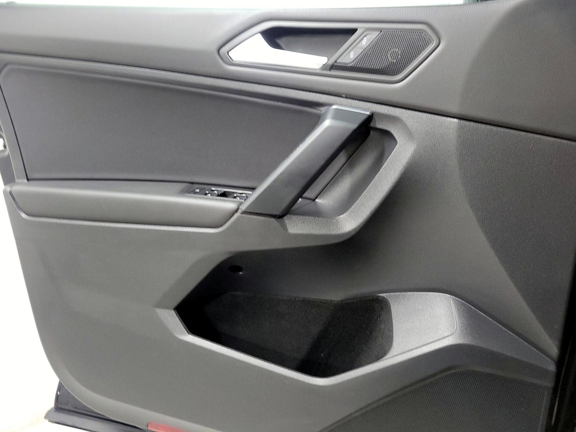 Thumbnail: 2019 Volkswagen Tiguan - 12