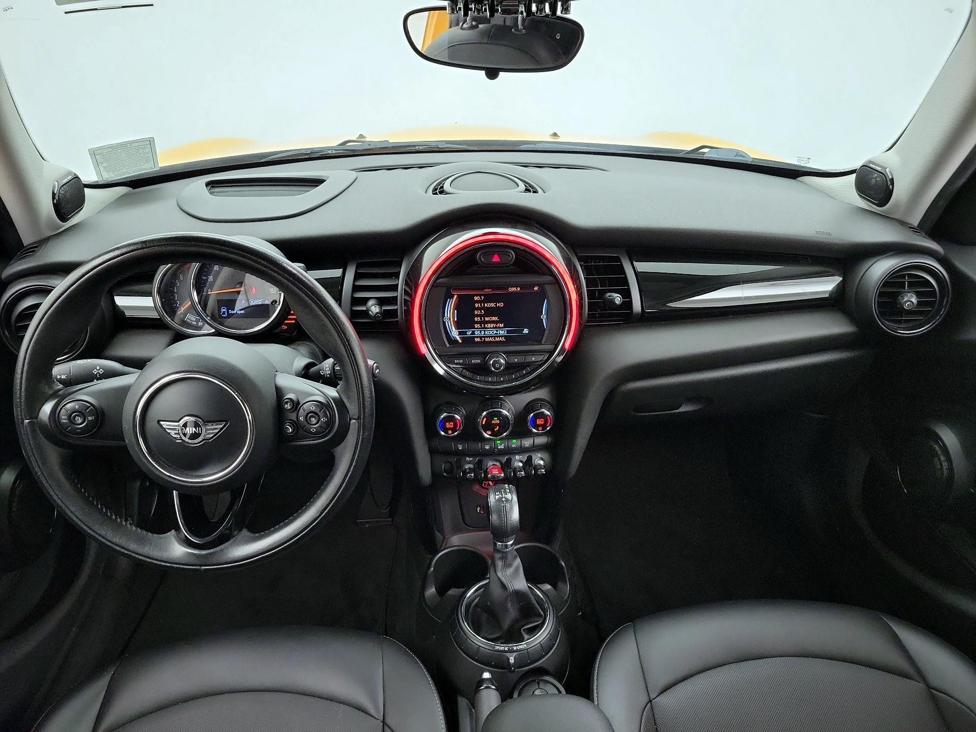 Thumbnail: 2016 MINI Cooper Hardtop - 9