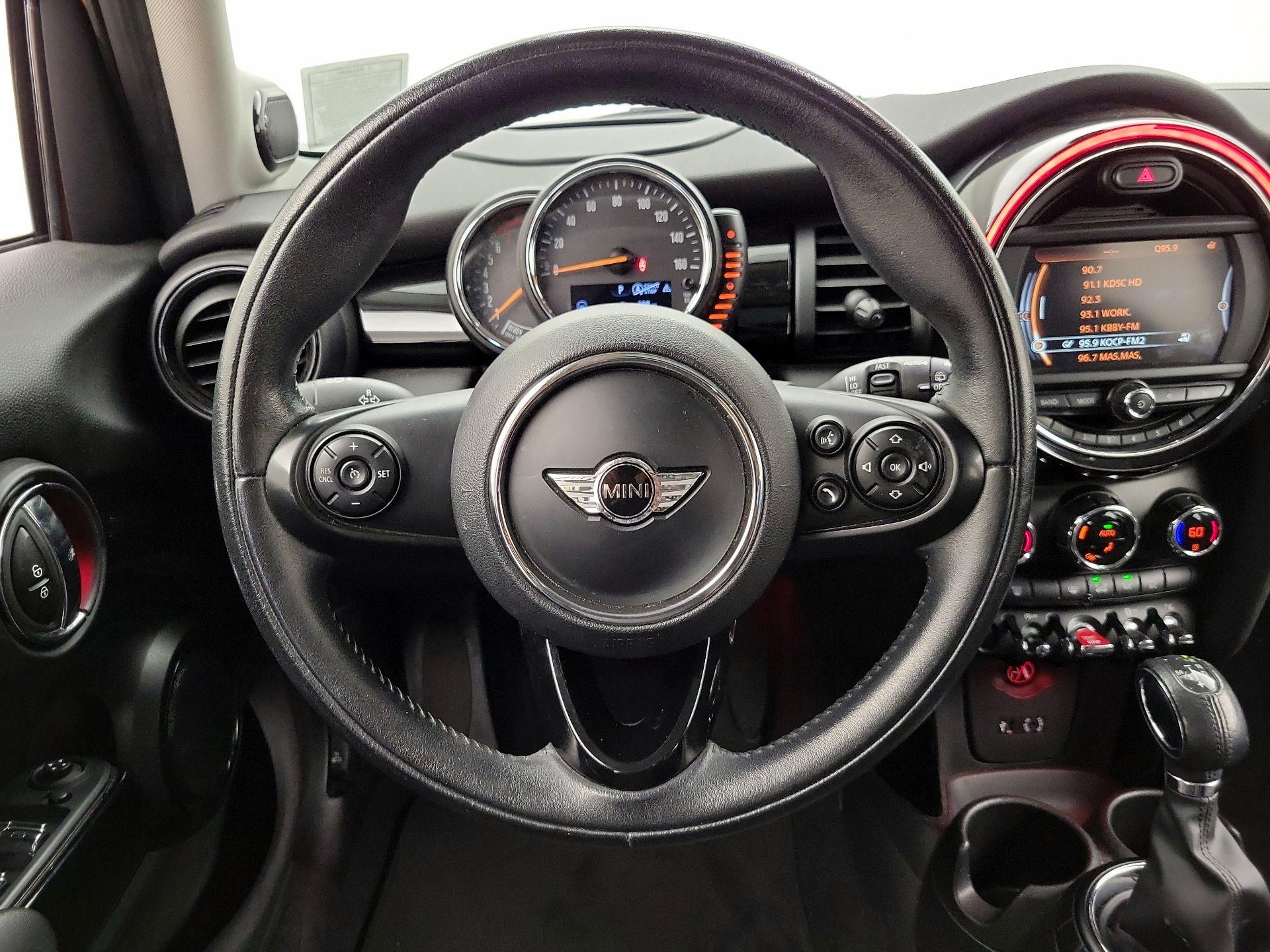 Thumbnail: 2016 MINI Cooper Hardtop - 10
