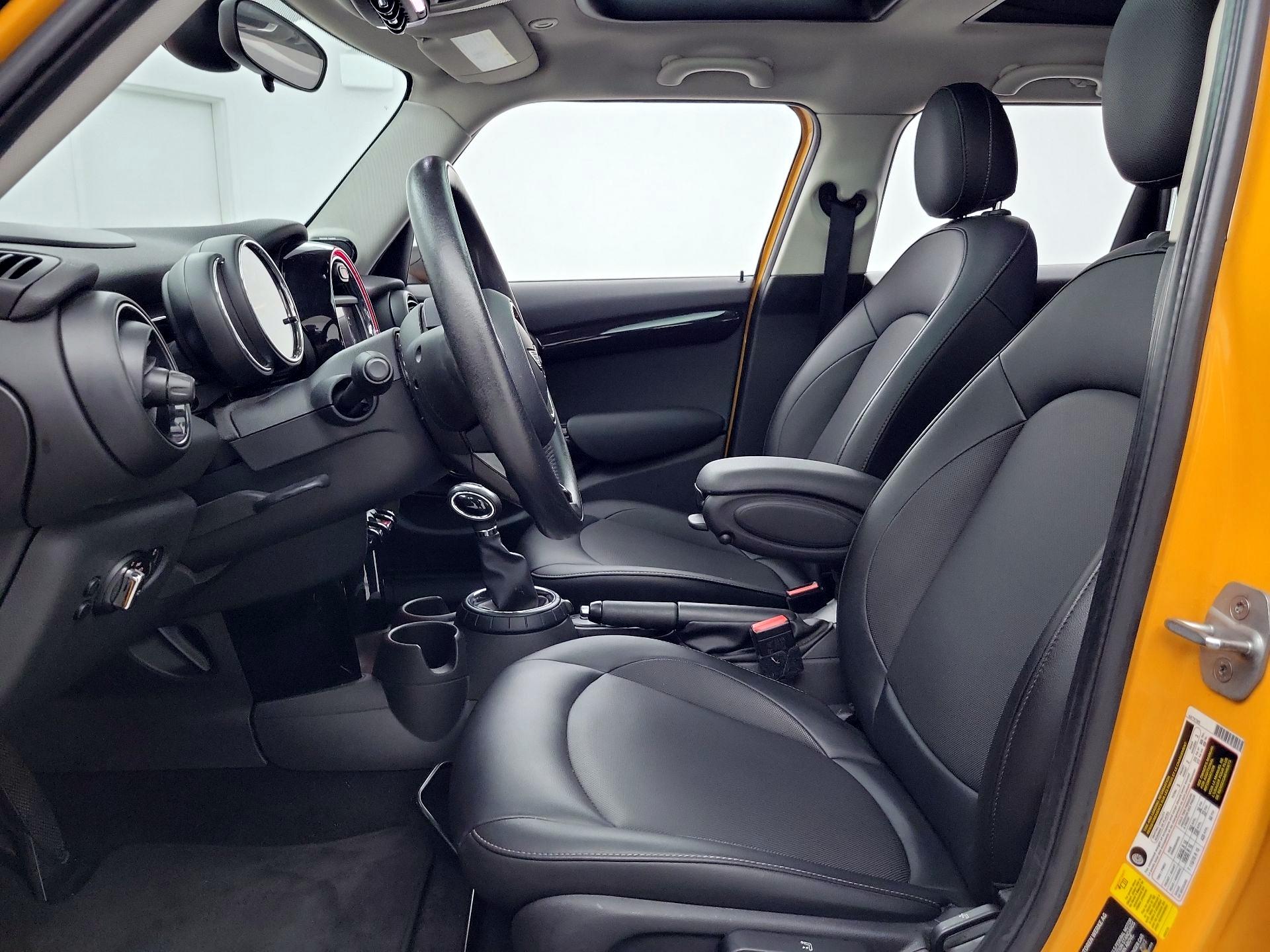 Thumbnail: 2016 MINI Cooper Hardtop - 11