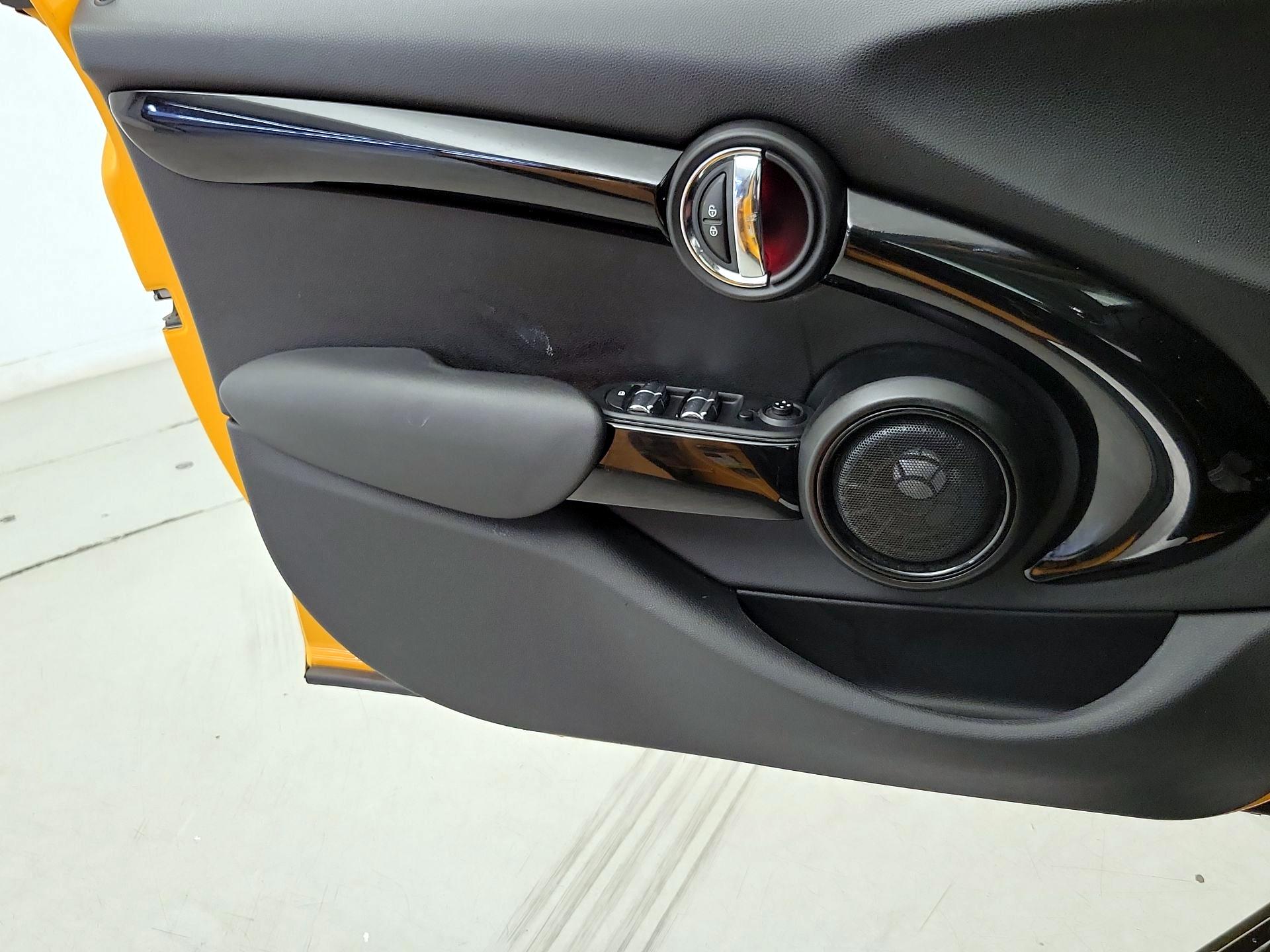 Thumbnail: 2016 MINI Cooper Hardtop - 12