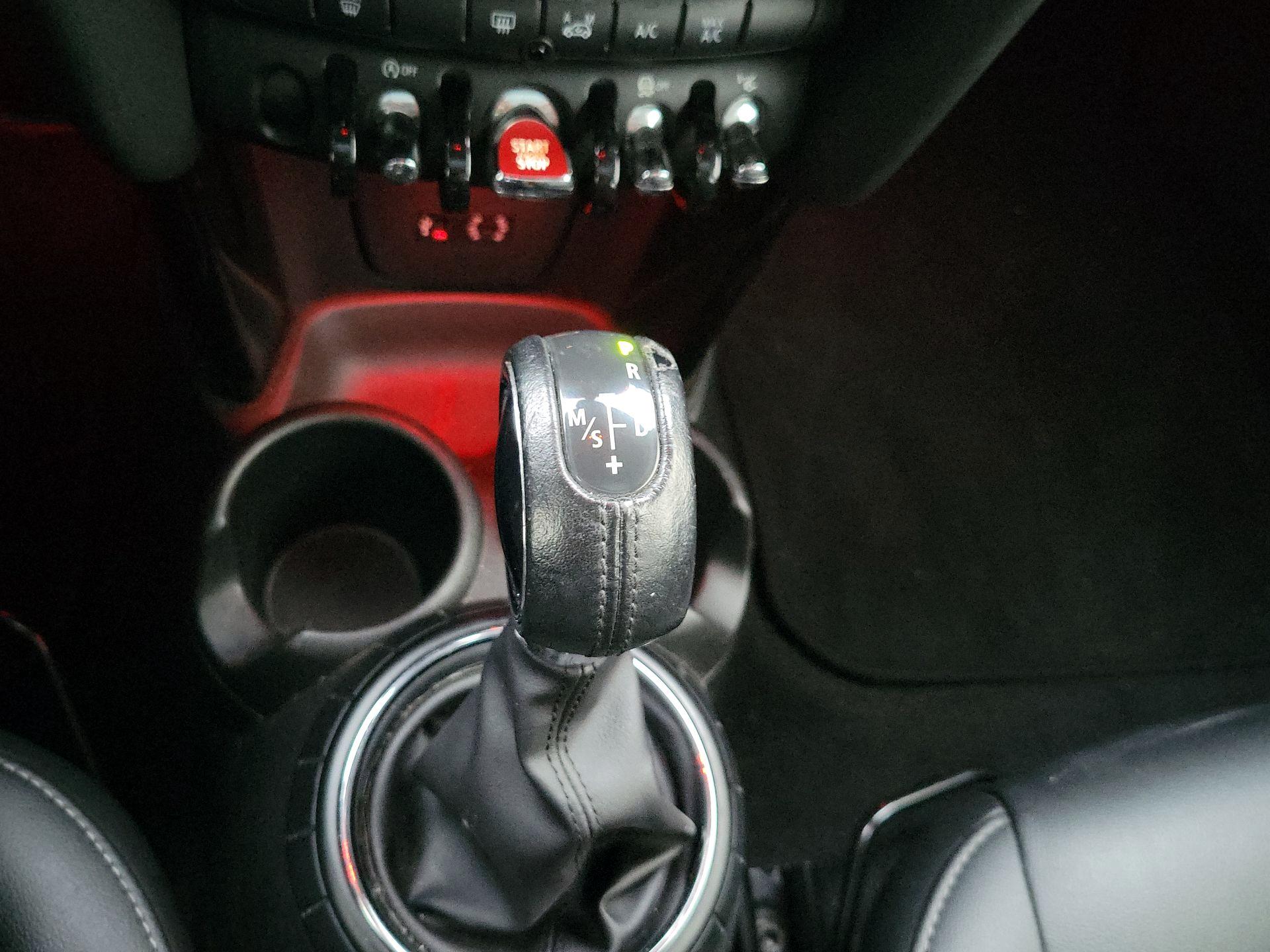 Thumbnail: 2016 MINI Cooper Hardtop - 17