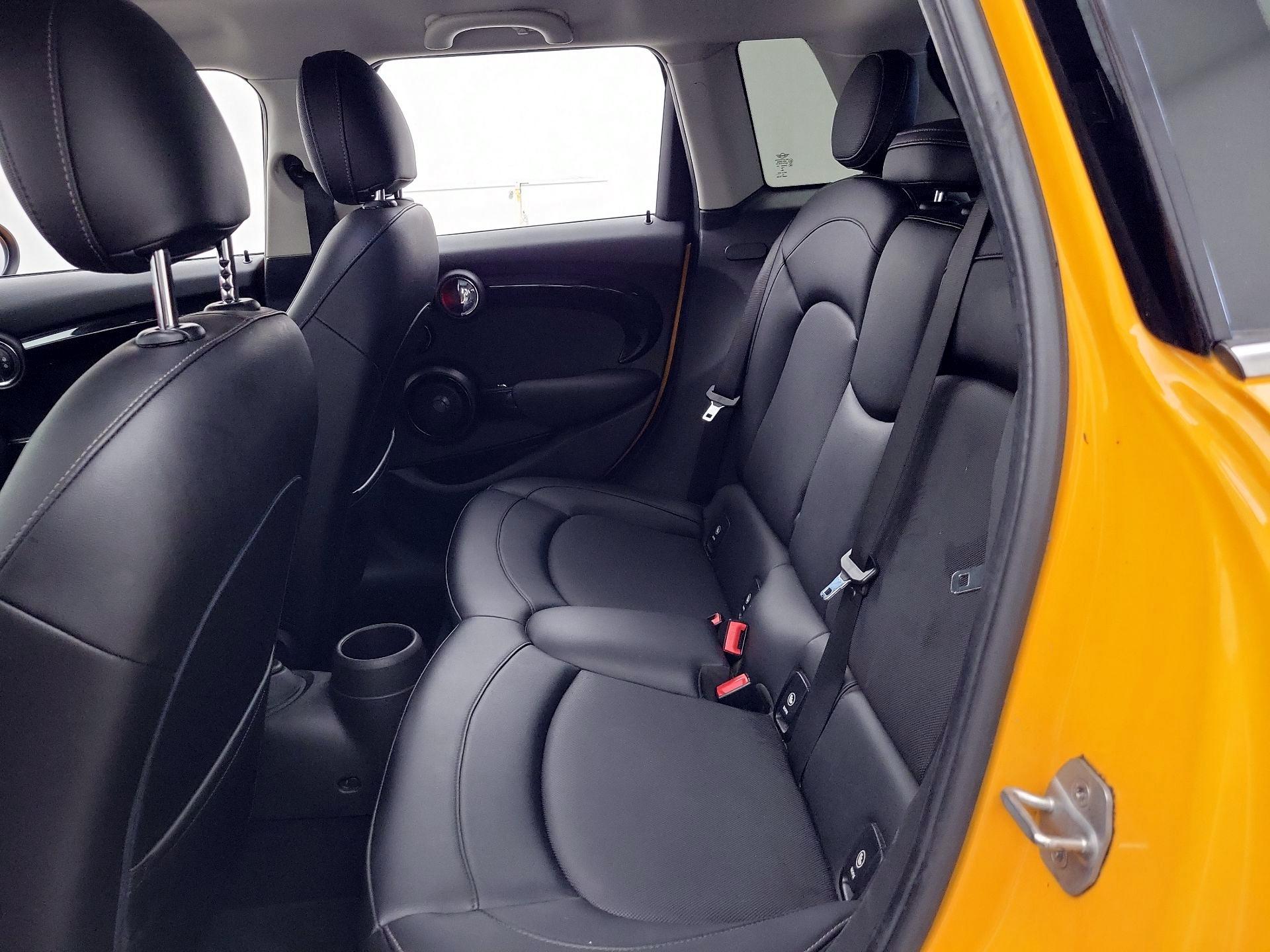 Thumbnail: 2016 MINI Cooper Hardtop - 20