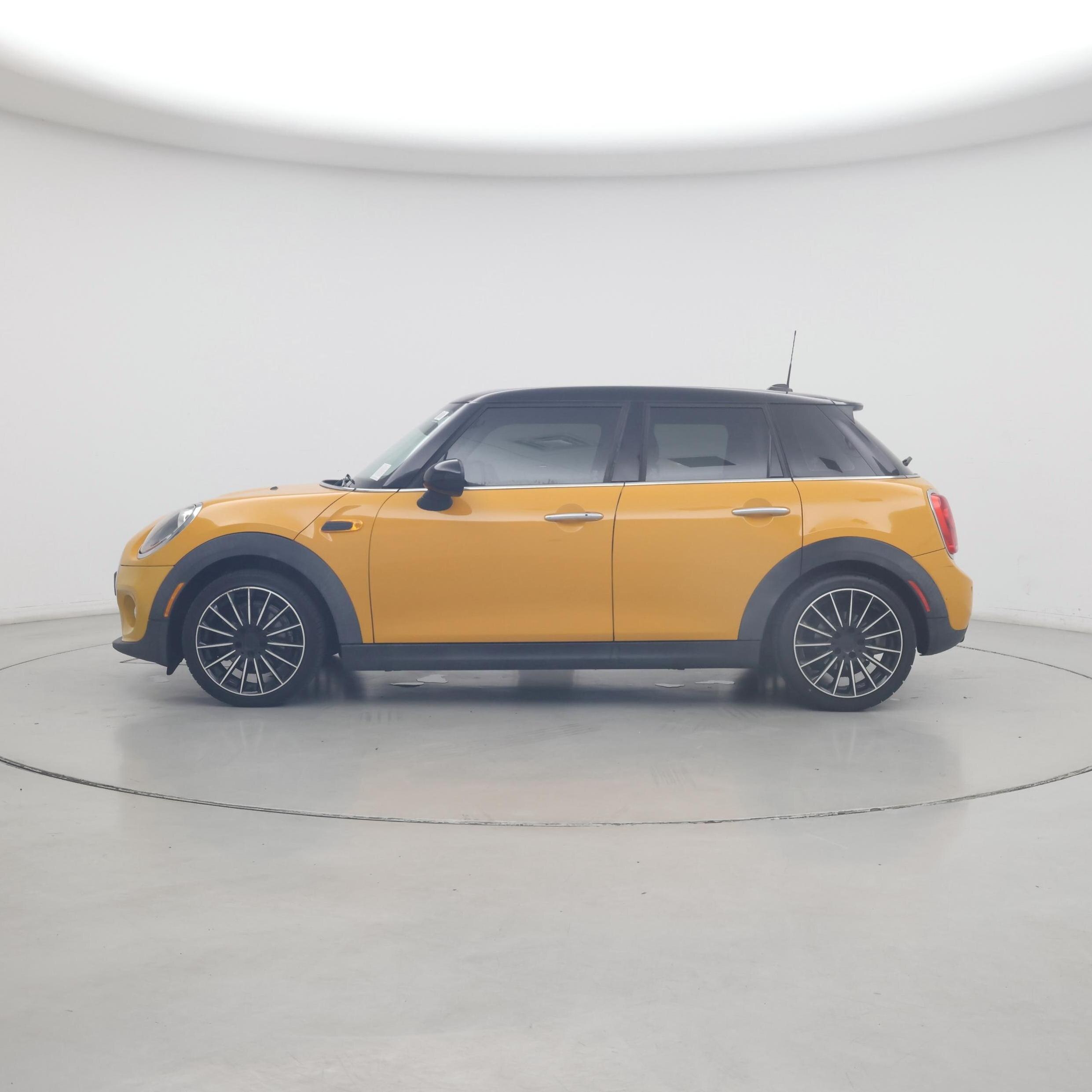 Thumbnail: 2016 MINI Cooper Hardtop - 3