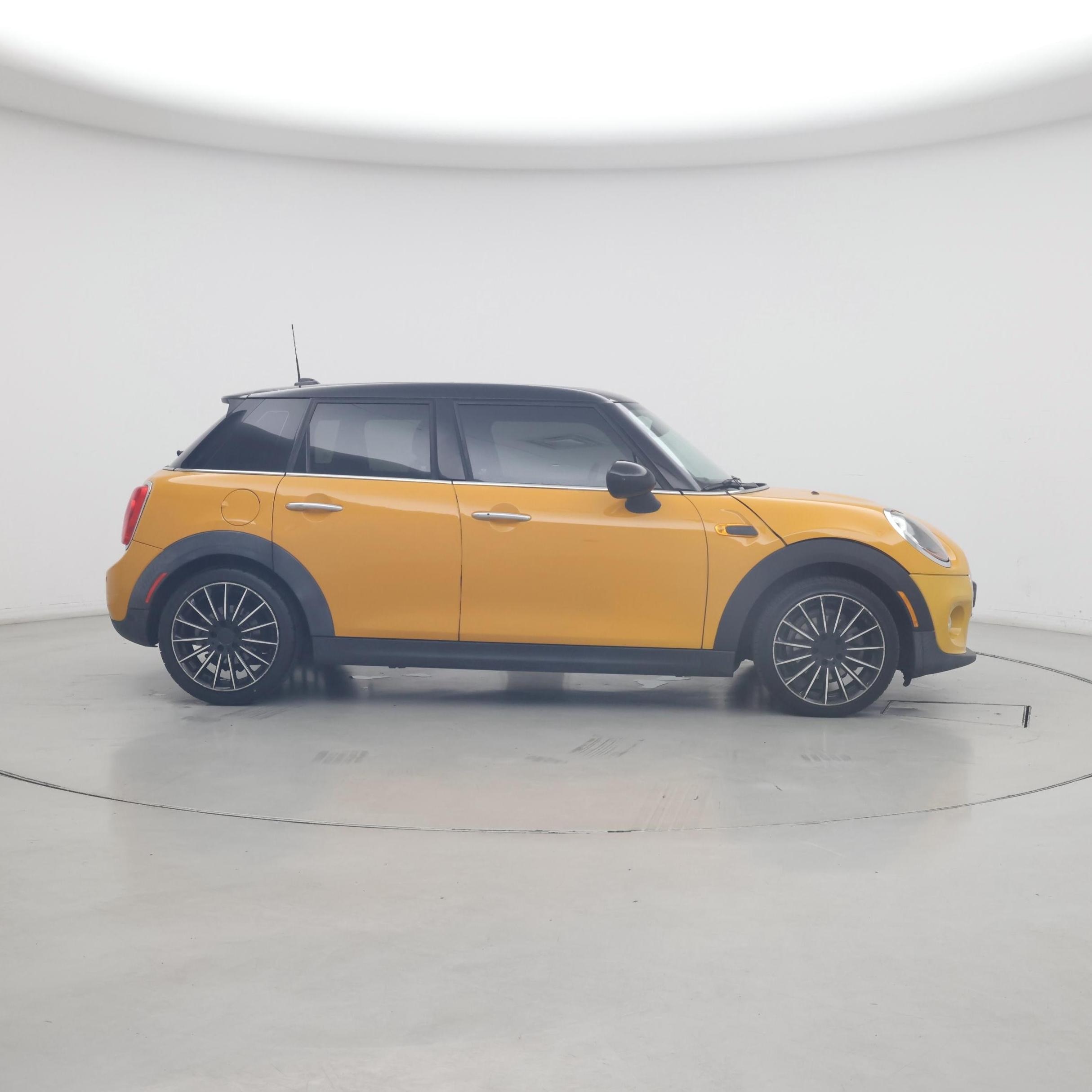 Thumbnail: 2016 MINI Cooper Hardtop - 7