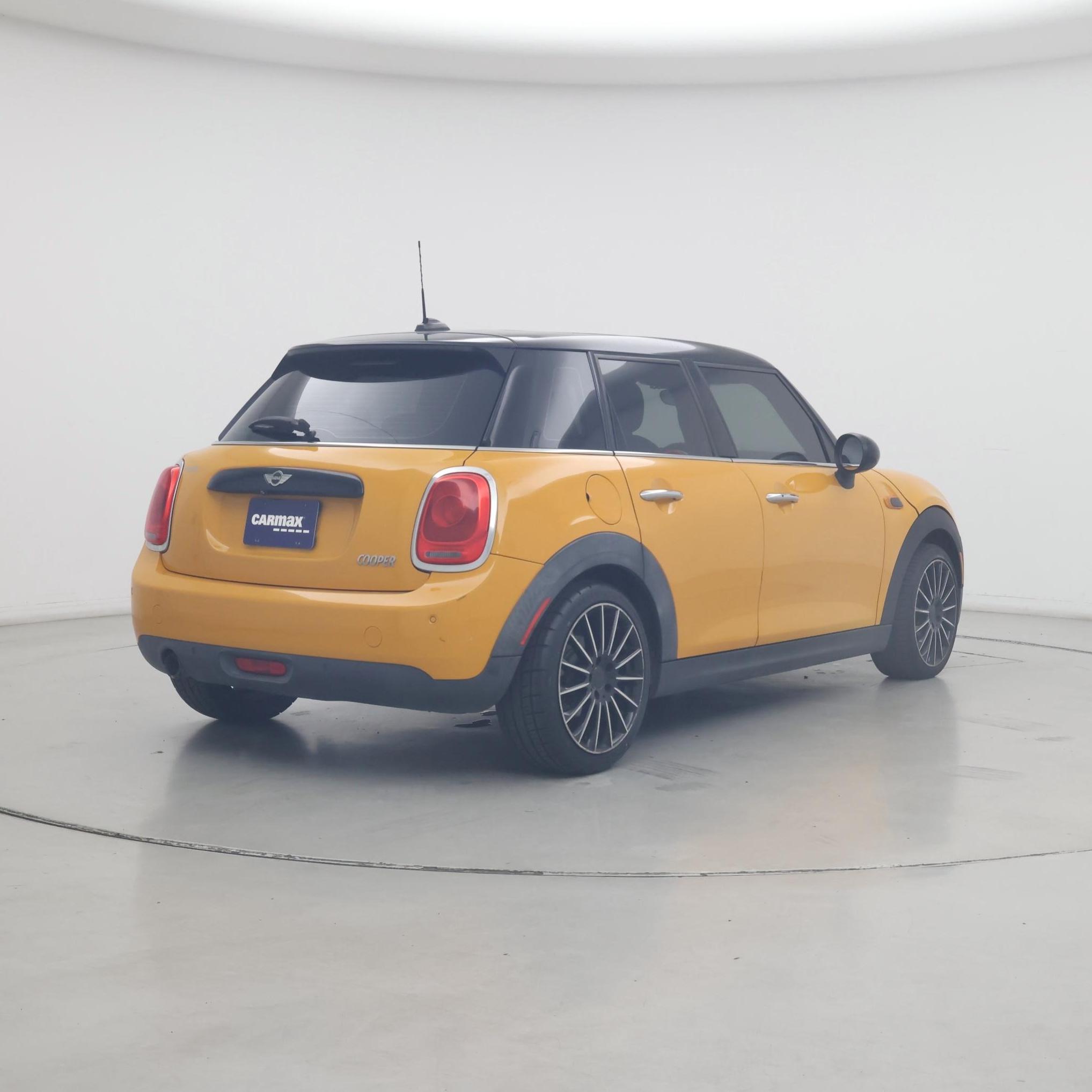 Thumbnail: 2016 MINI Cooper Hardtop - 8