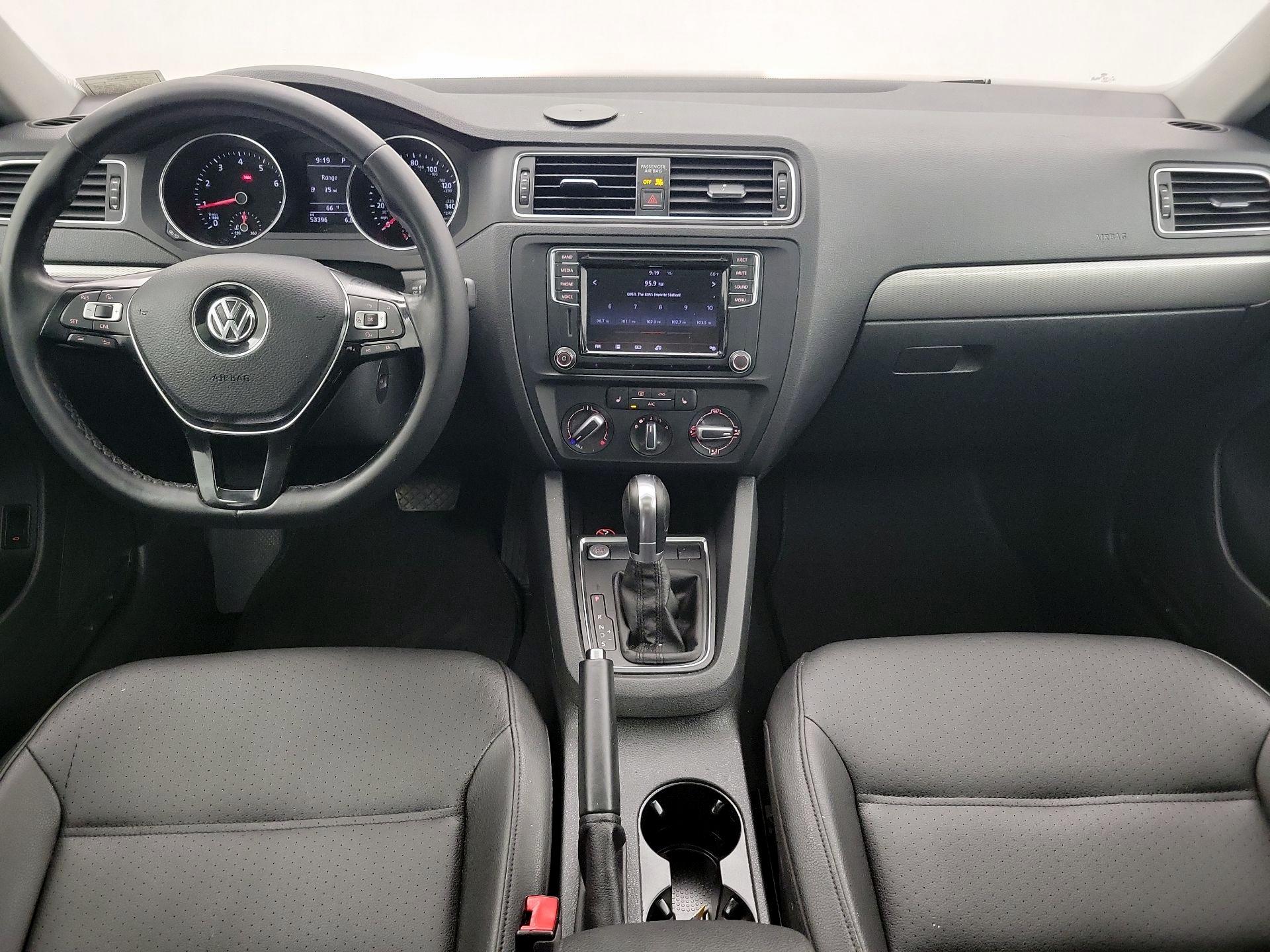 Thumbnail: 2017 Volkswagen Jetta - 9