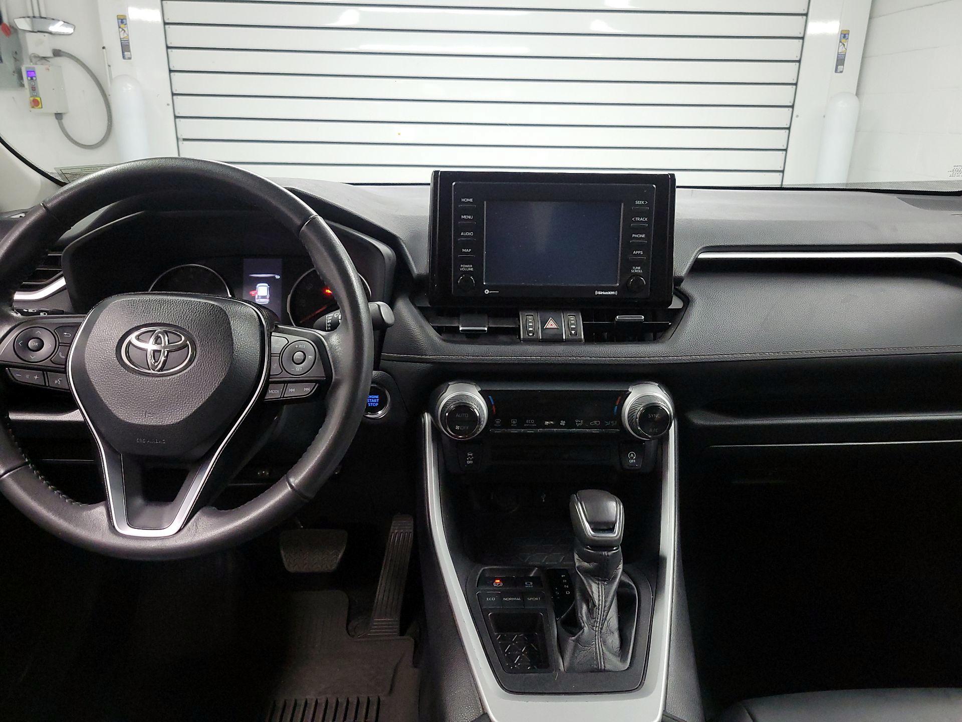 Thumbnail: 2022 Toyota RAV4 - 9