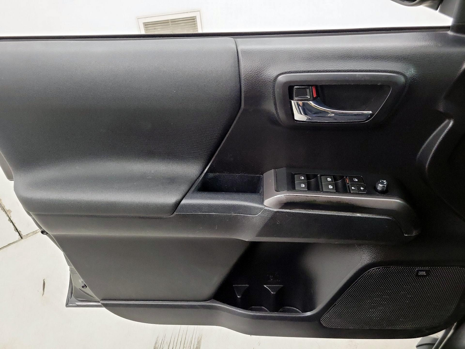 Thumbnail: 2019 Toyota Tacoma - 12
