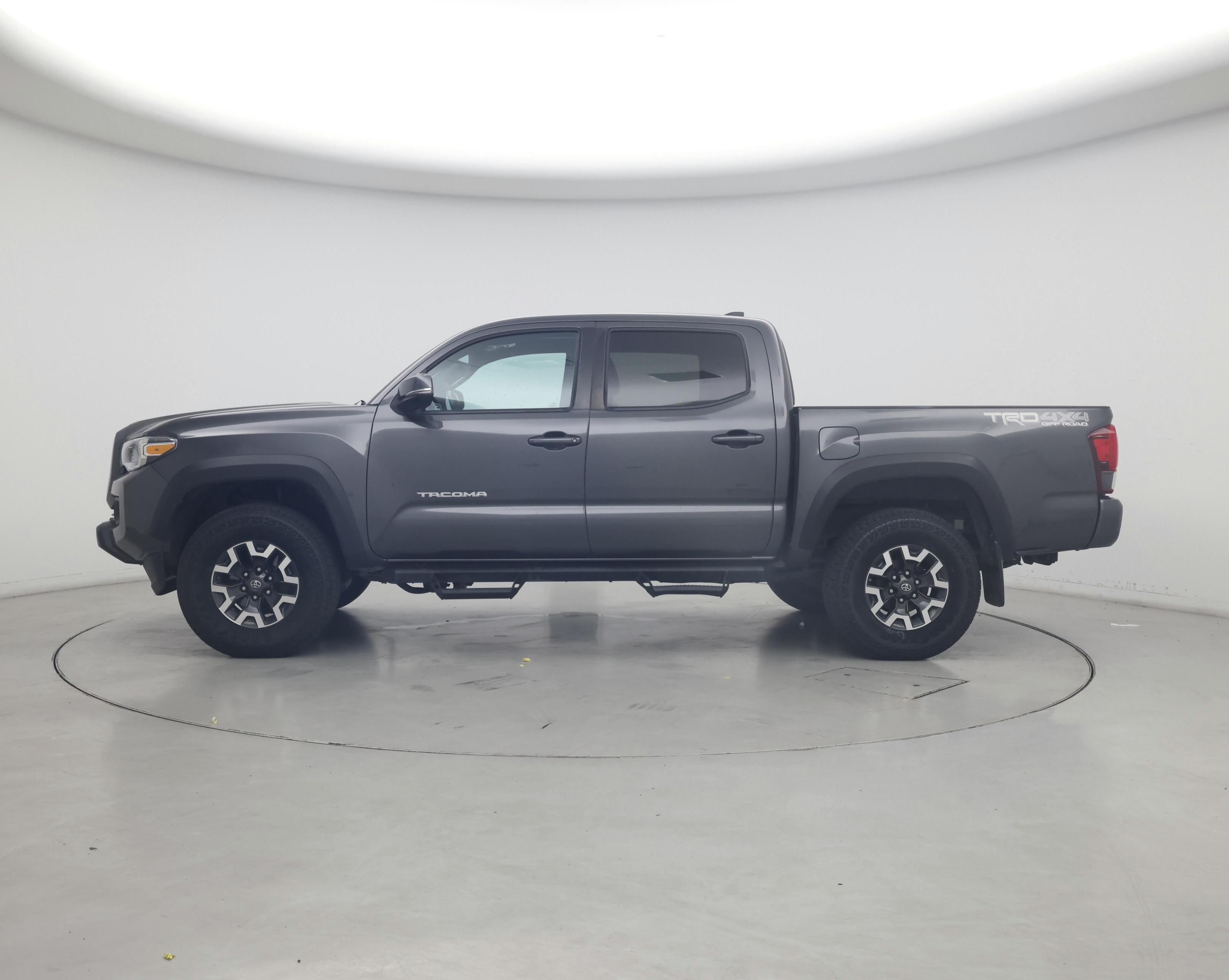 Thumbnail: 2019 Toyota Tacoma - 3