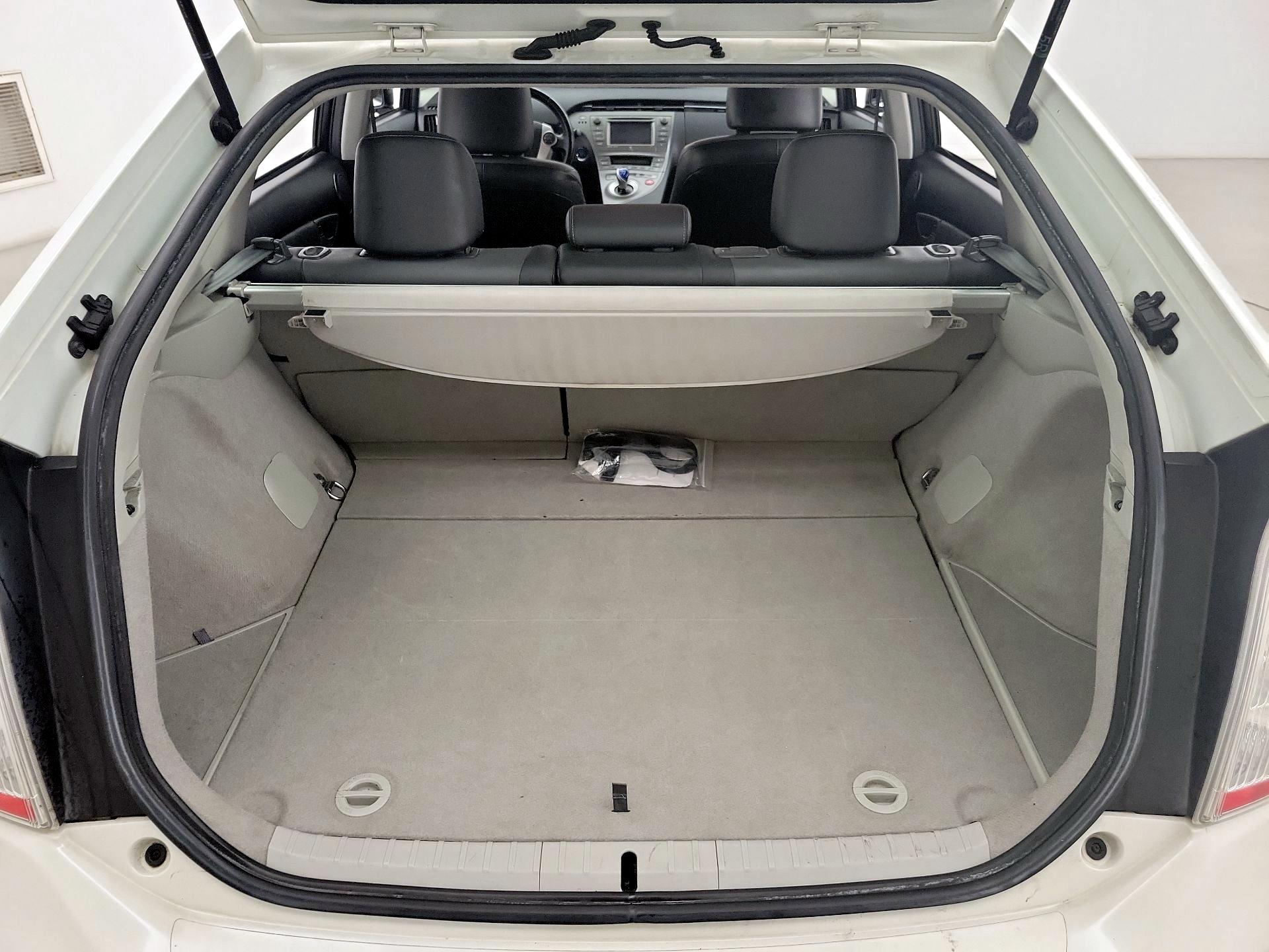 Thumbnail: 2014 Toyota Prius - 20