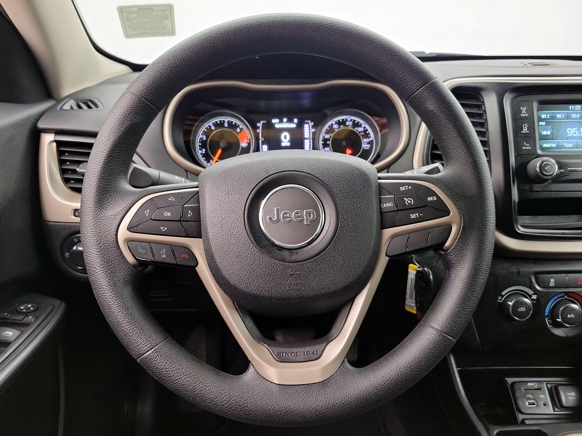 Thumbnail: 2016 Jeep Cherokee - 10