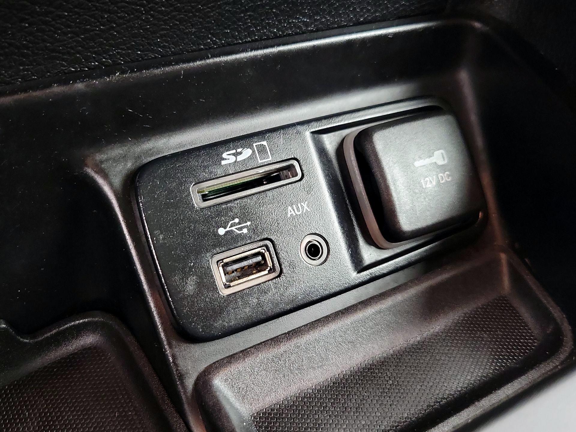 Thumbnail: 2016 Jeep Cherokee - 18