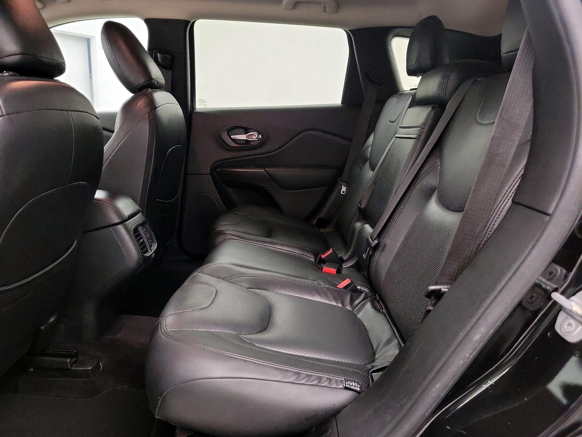 Thumbnail: 2016 Jeep Cherokee - 19