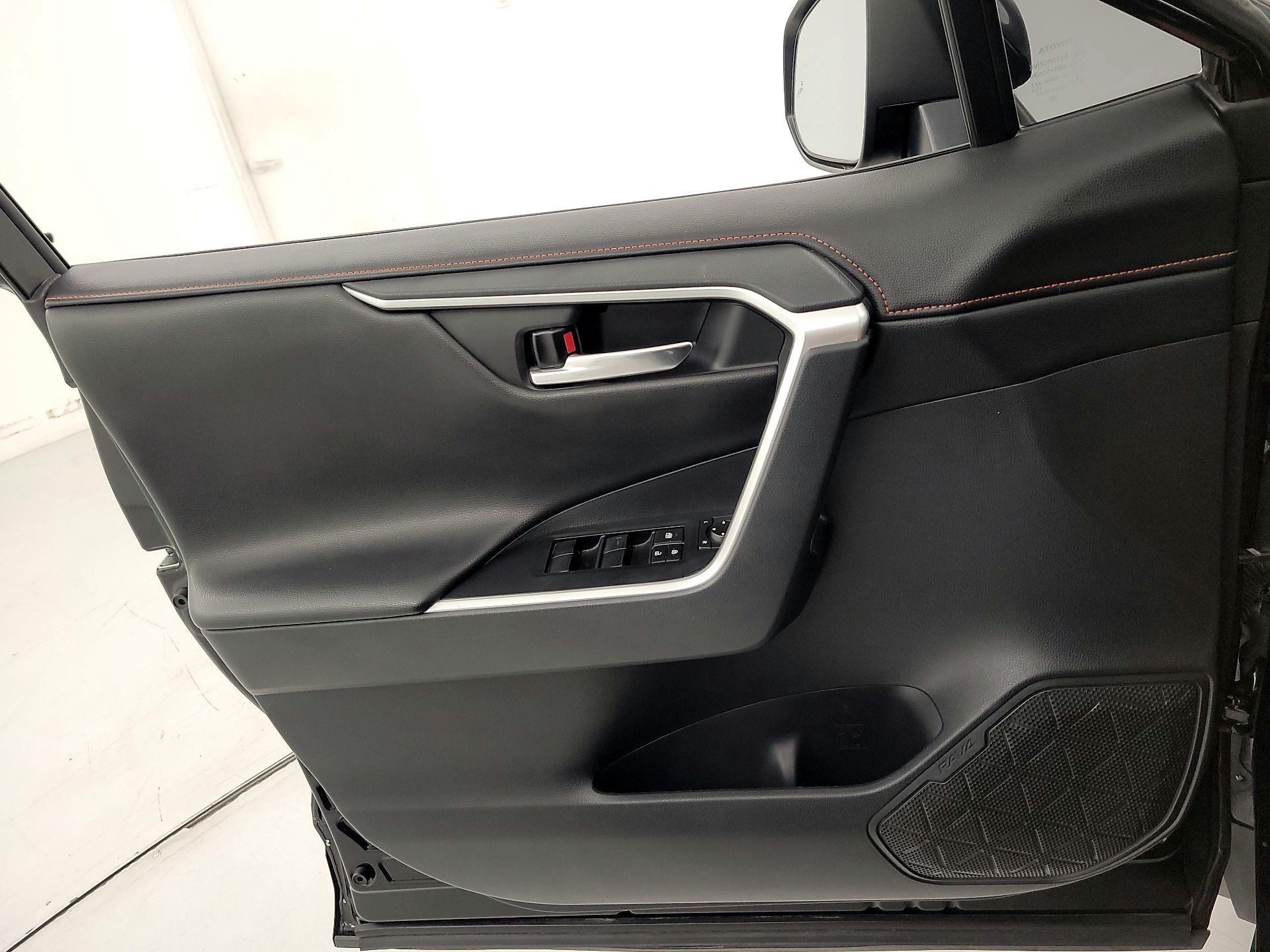 Thumbnail: 2019 Toyota RAV4 - 12