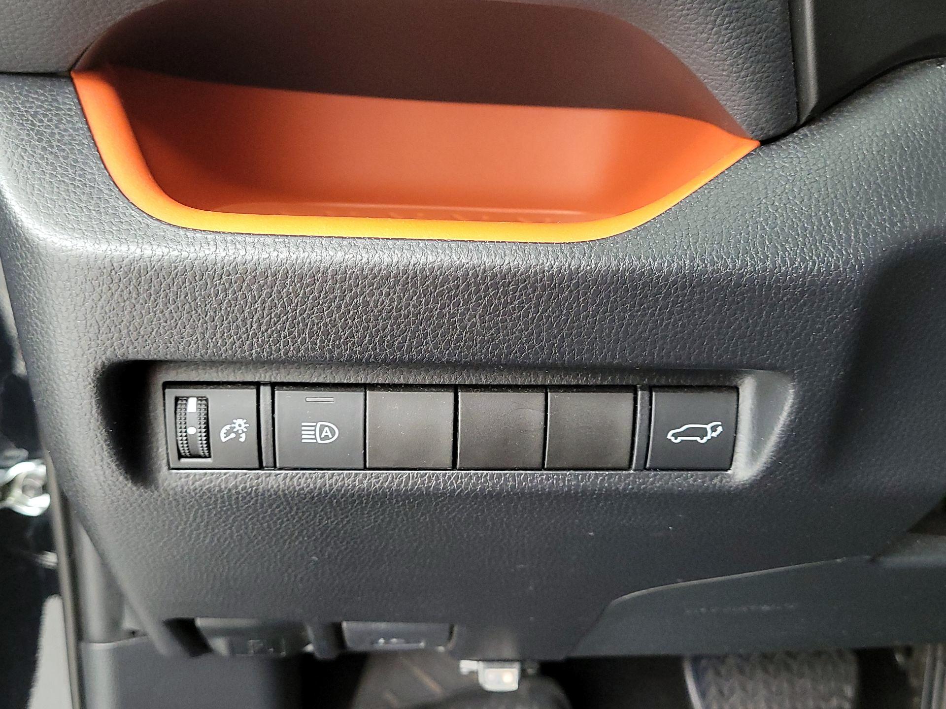 Thumbnail: 2019 Toyota RAV4 - 13