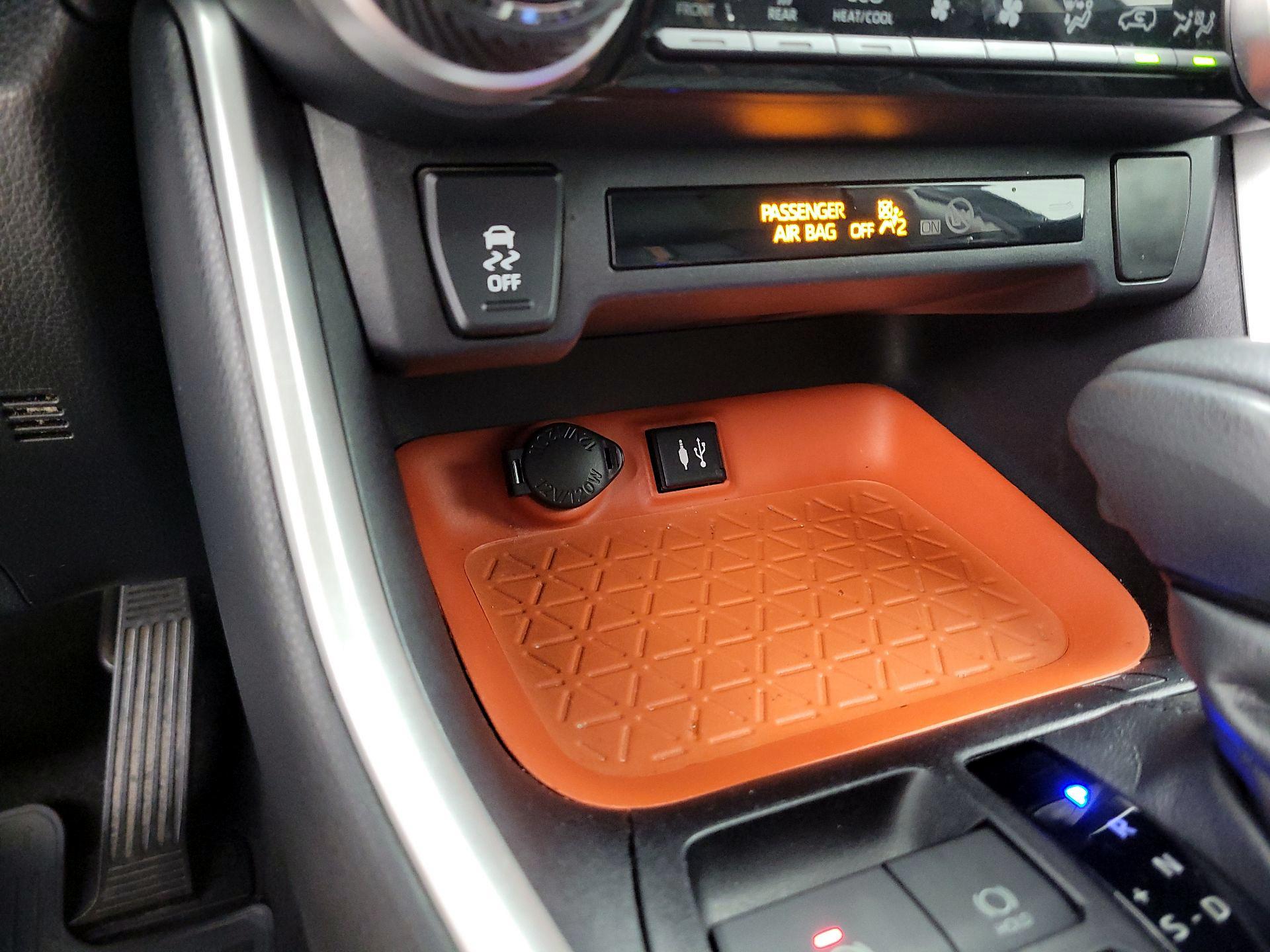 Thumbnail: 2019 Toyota RAV4 - 19