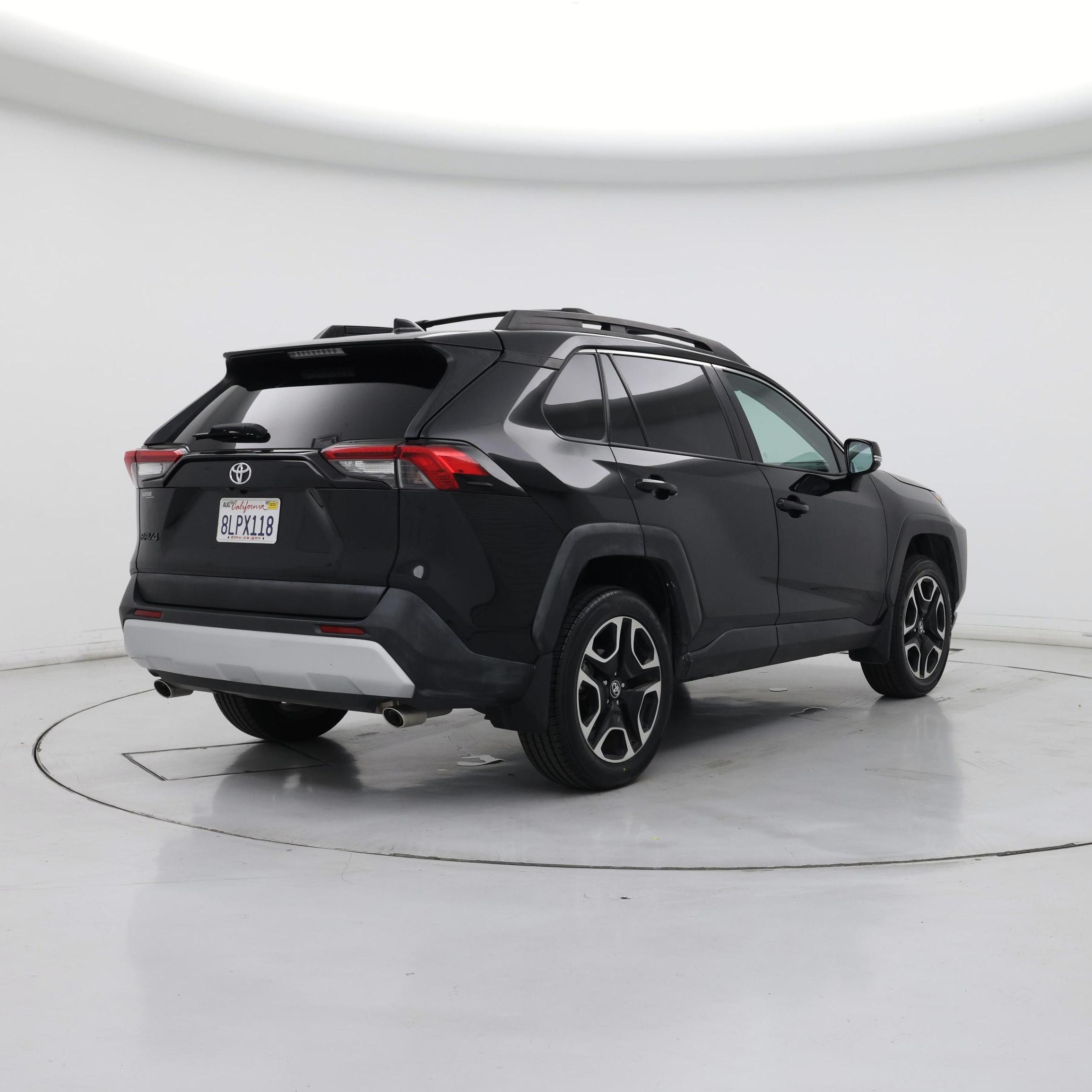 Thumbnail: 2019 Toyota RAV4 - 8