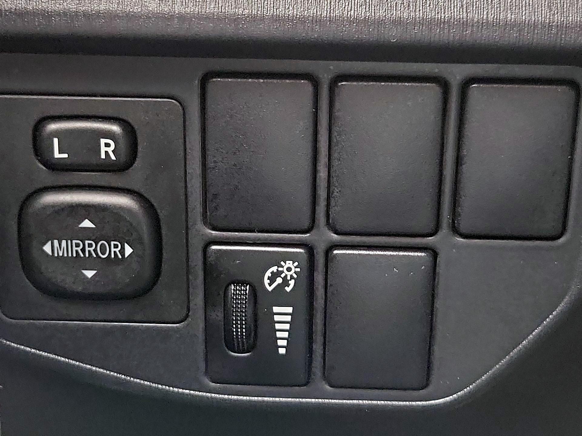 Thumbnail: 2014 Toyota Prius - 13