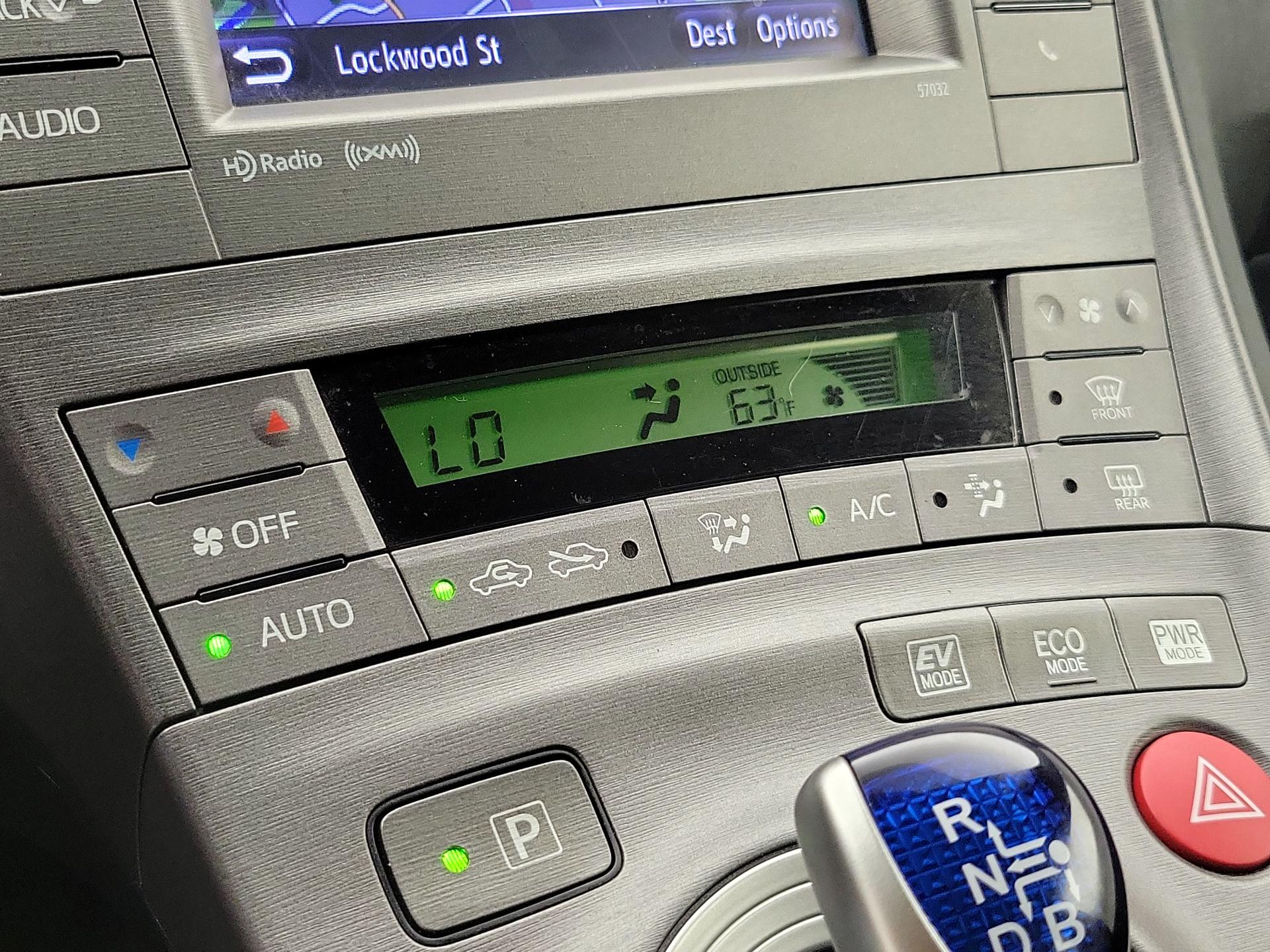 Thumbnail: 2014 Toyota Prius - 16