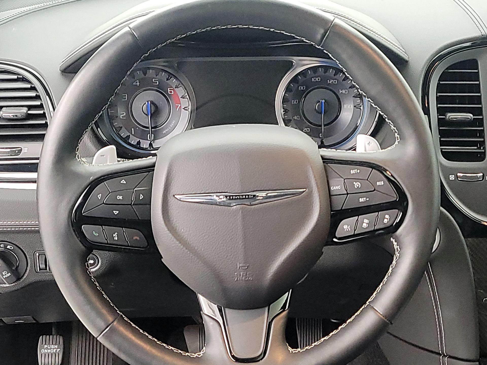 Thumbnail: 2023 Chrysler 300 - 10