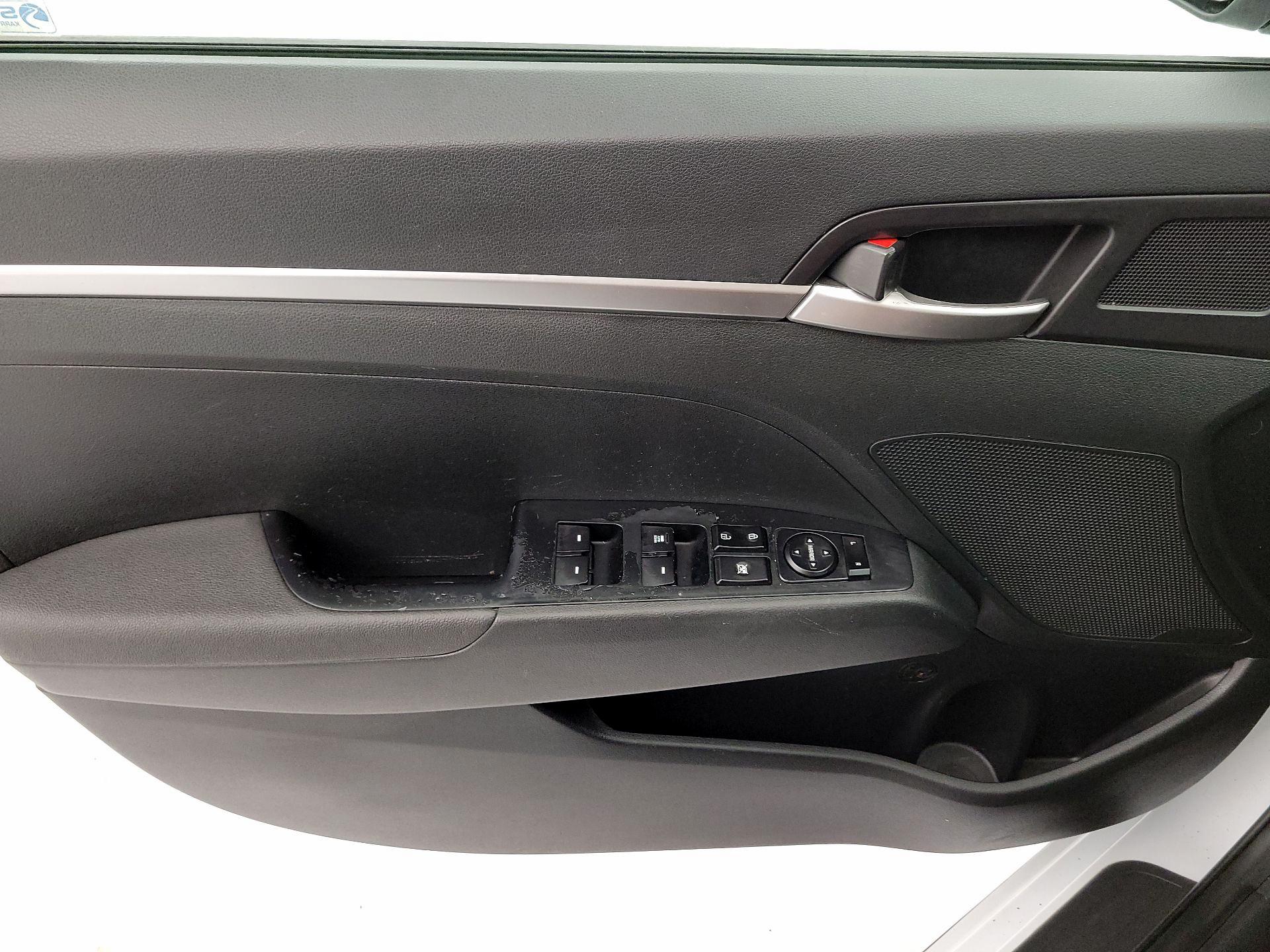 Thumbnail: 2019 Hyundai Elantra - 12