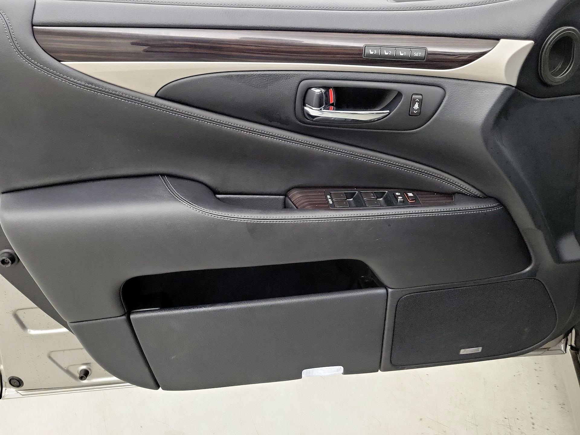 Thumbnail: 2016 Lexus LS - 12