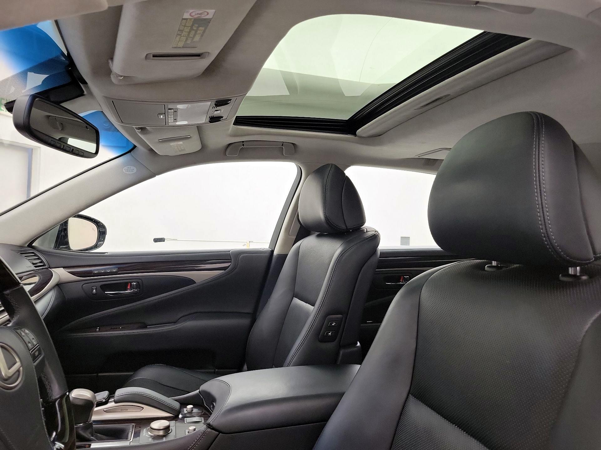 Thumbnail: 2016 Lexus LS - 20
