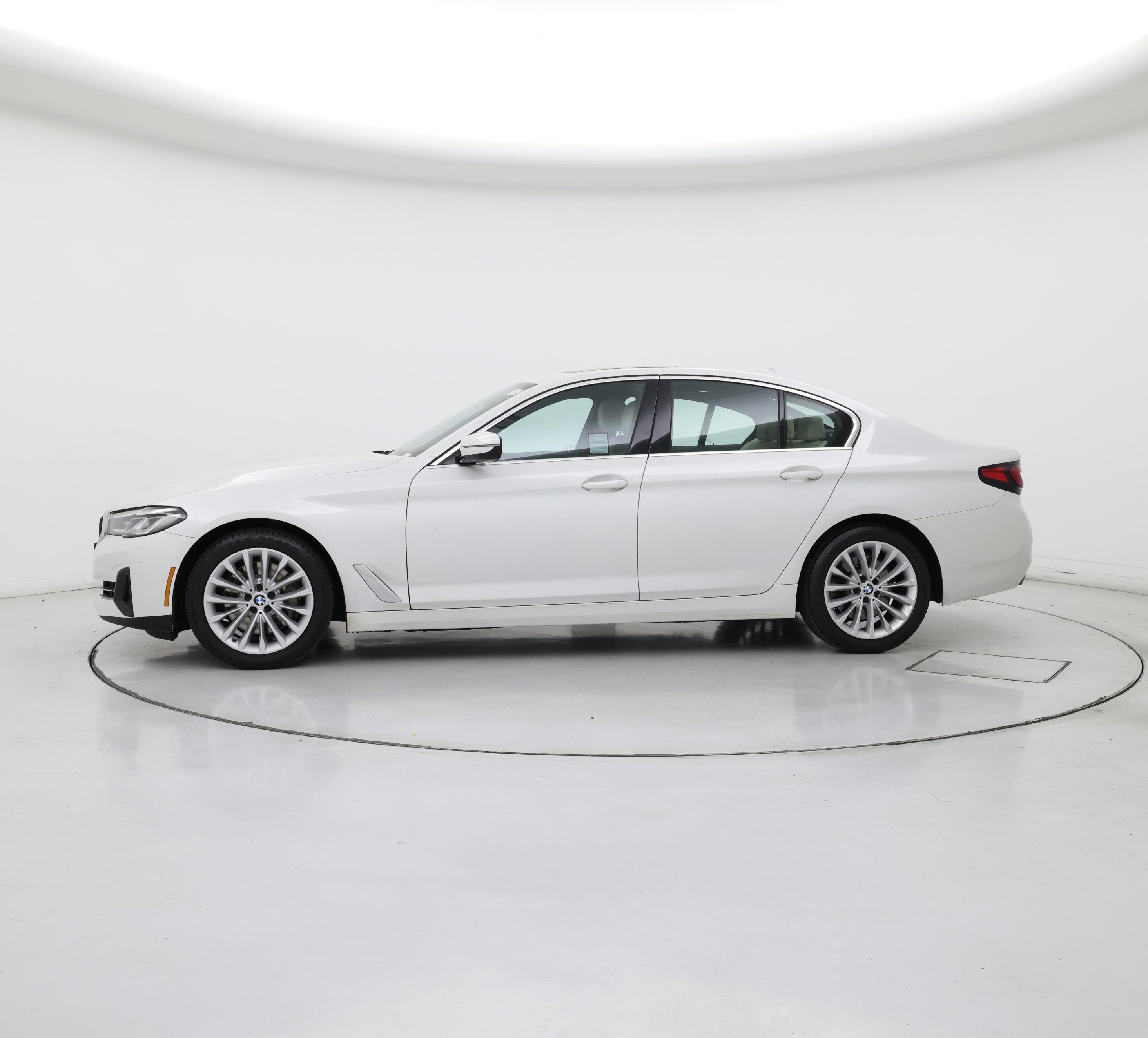 Thumbnail: 2023 BMW 5 Series - 3