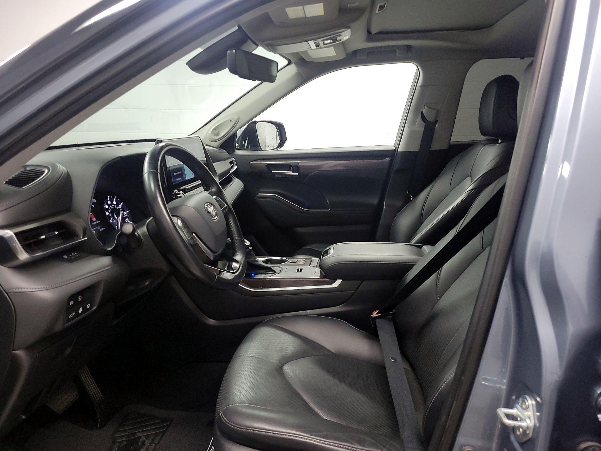 Thumbnail: 2021 Toyota Highlander - 11