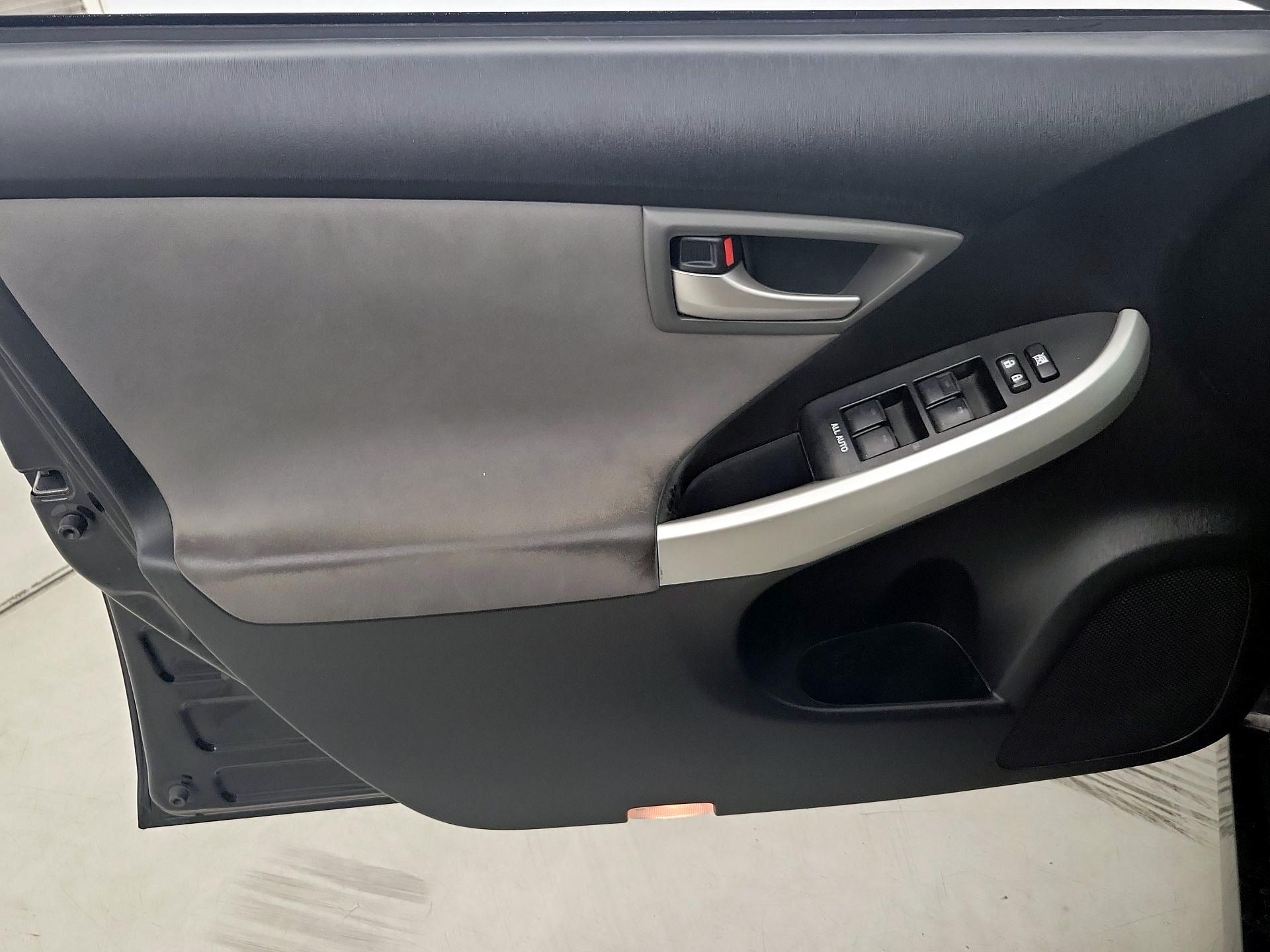 Thumbnail: 2015 Toyota Prius - 12