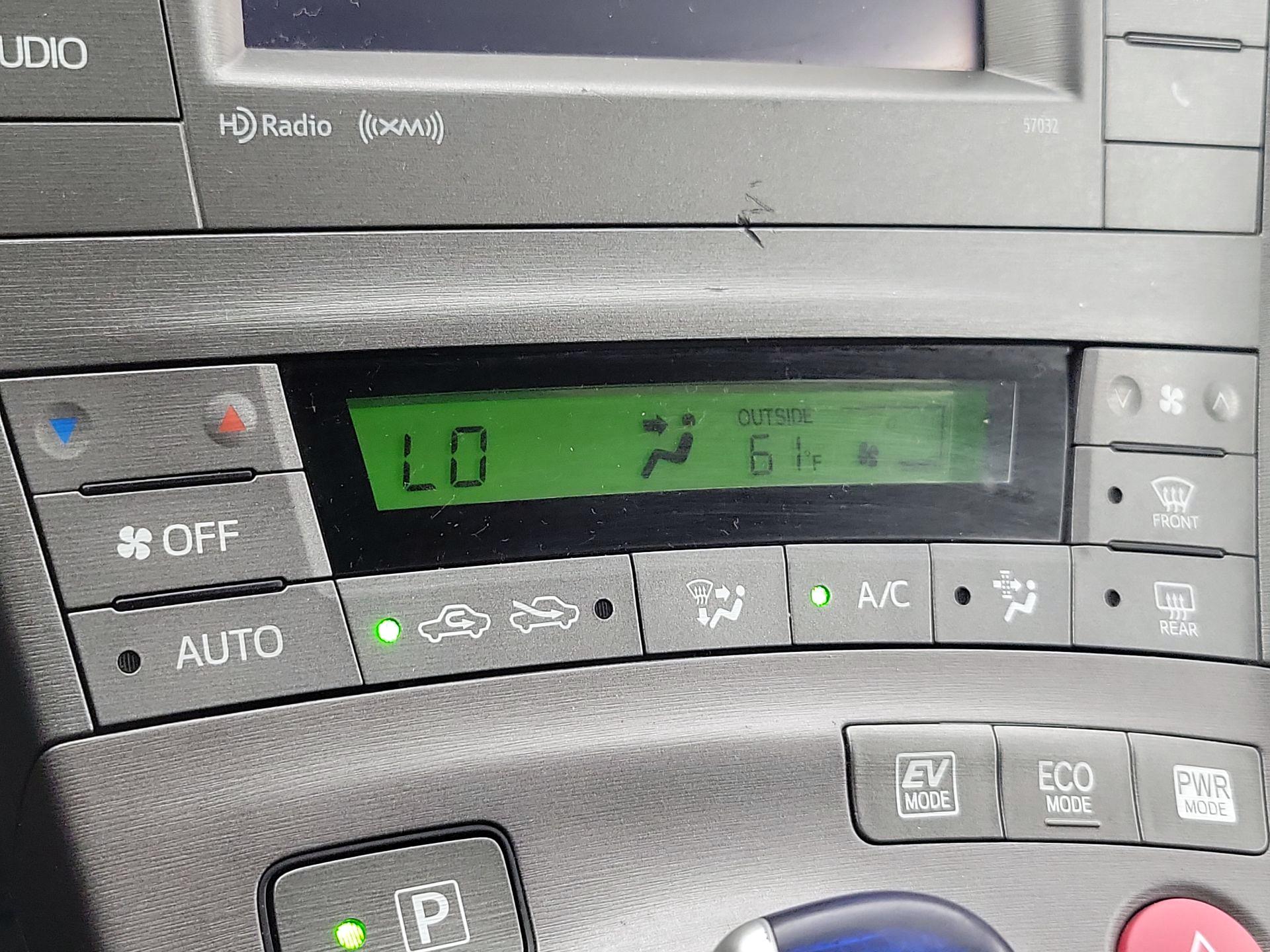 Thumbnail: 2015 Toyota Prius - 16