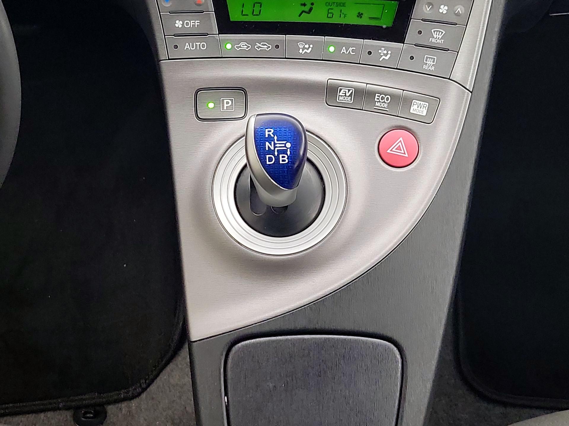 Thumbnail: 2015 Toyota Prius - 17