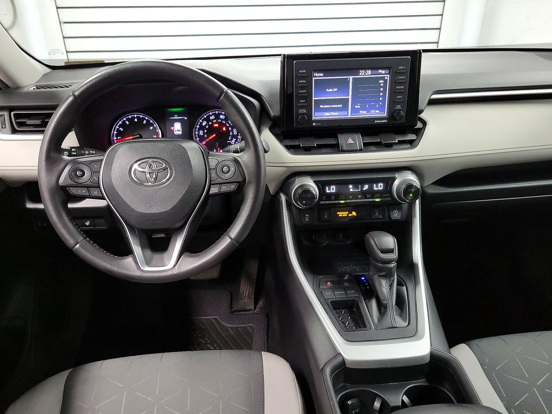 Thumbnail: 2020 Toyota RAV4 - 9